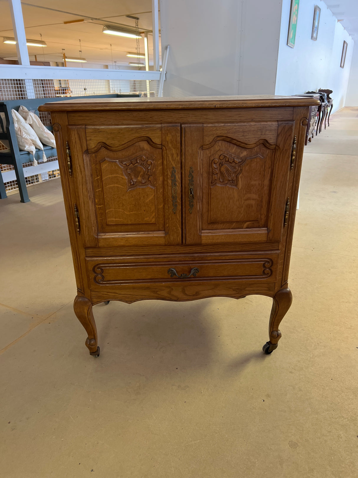 Rokokoo lipasto L. 73cm, S. 44cm ja K. 84,5cm