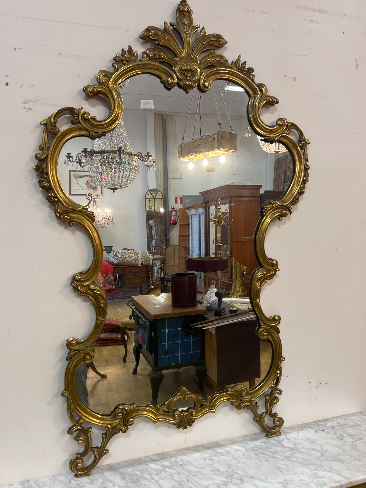 Beautiful mirror console L. 139cm, W. 29cm and H. 217cm.