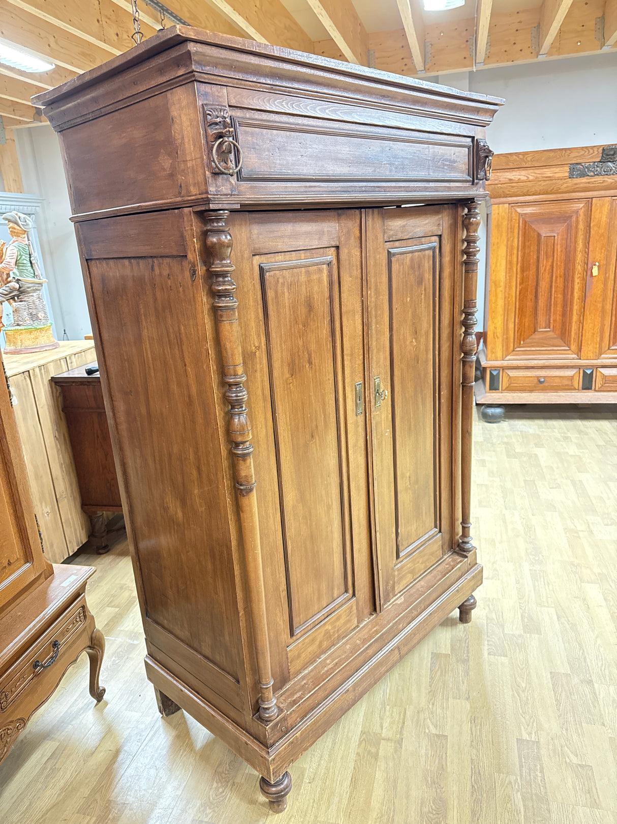 Huikea liinavaatekaappi L.115.5cm, S.60cm, K.177.5cm