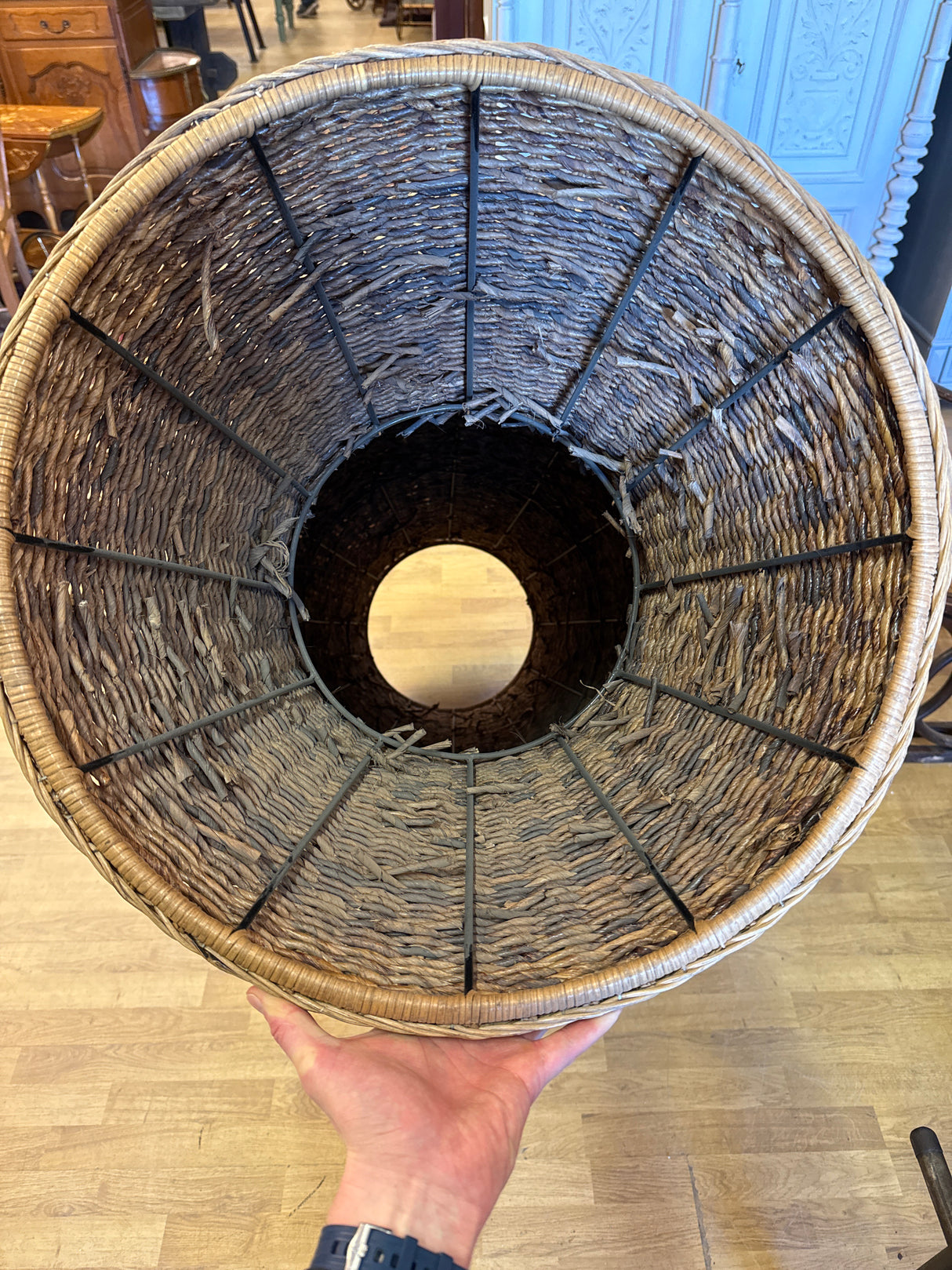 Kaunis jättikokoinen rottinkiruukku