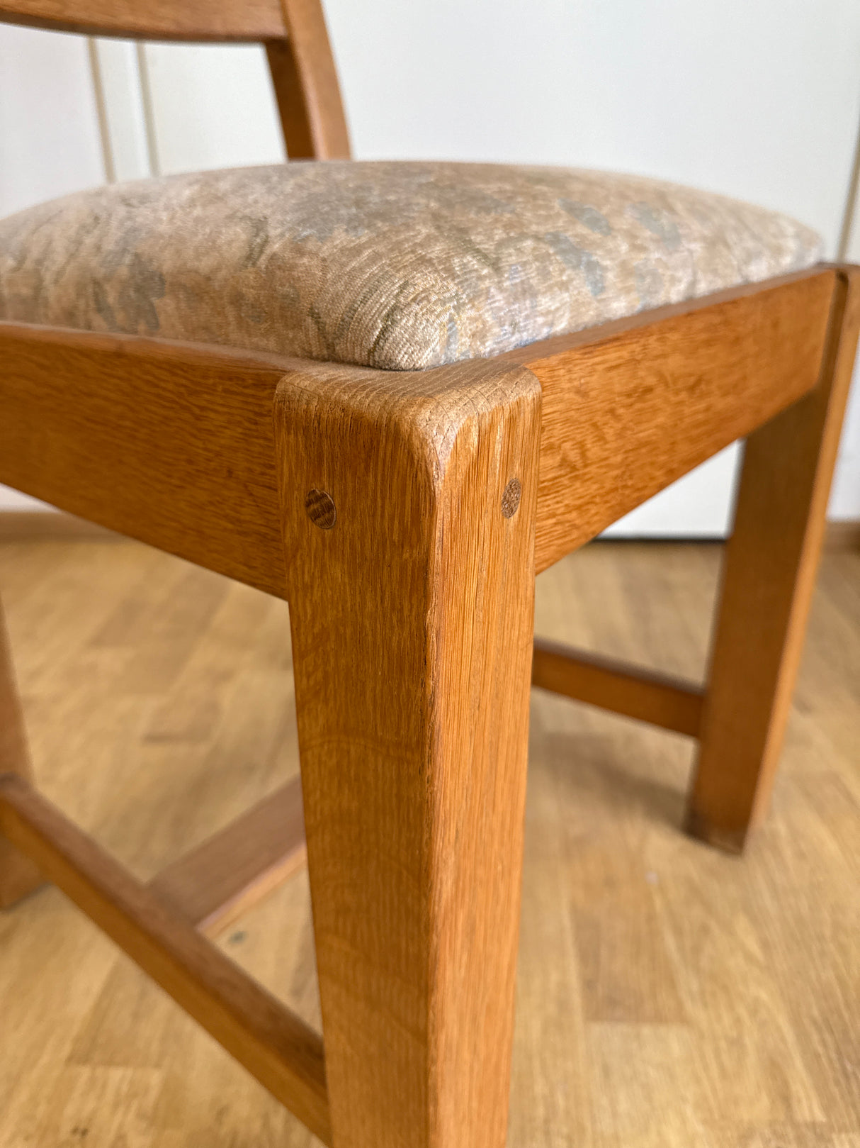 Sturdy and thick oak chair