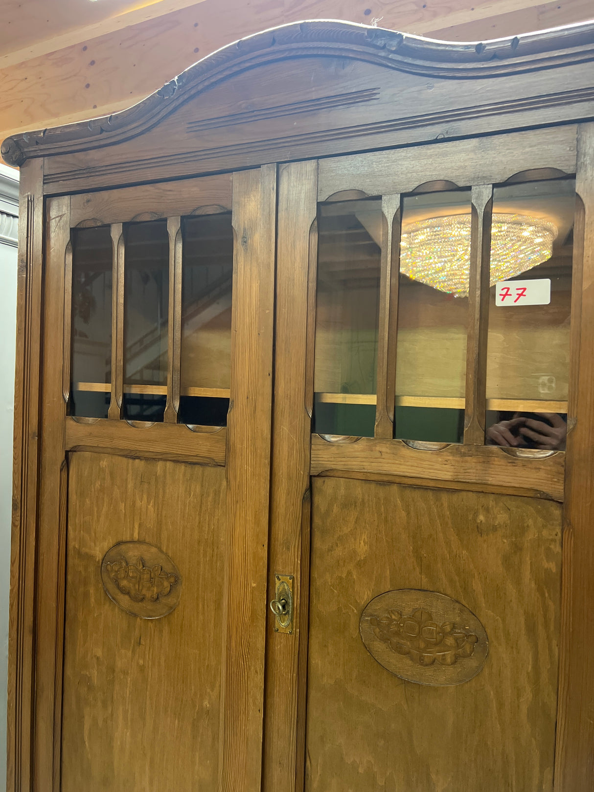 Jugend vitriinikaappi L. 105cm, S. 44cm ja K. 187,5cm