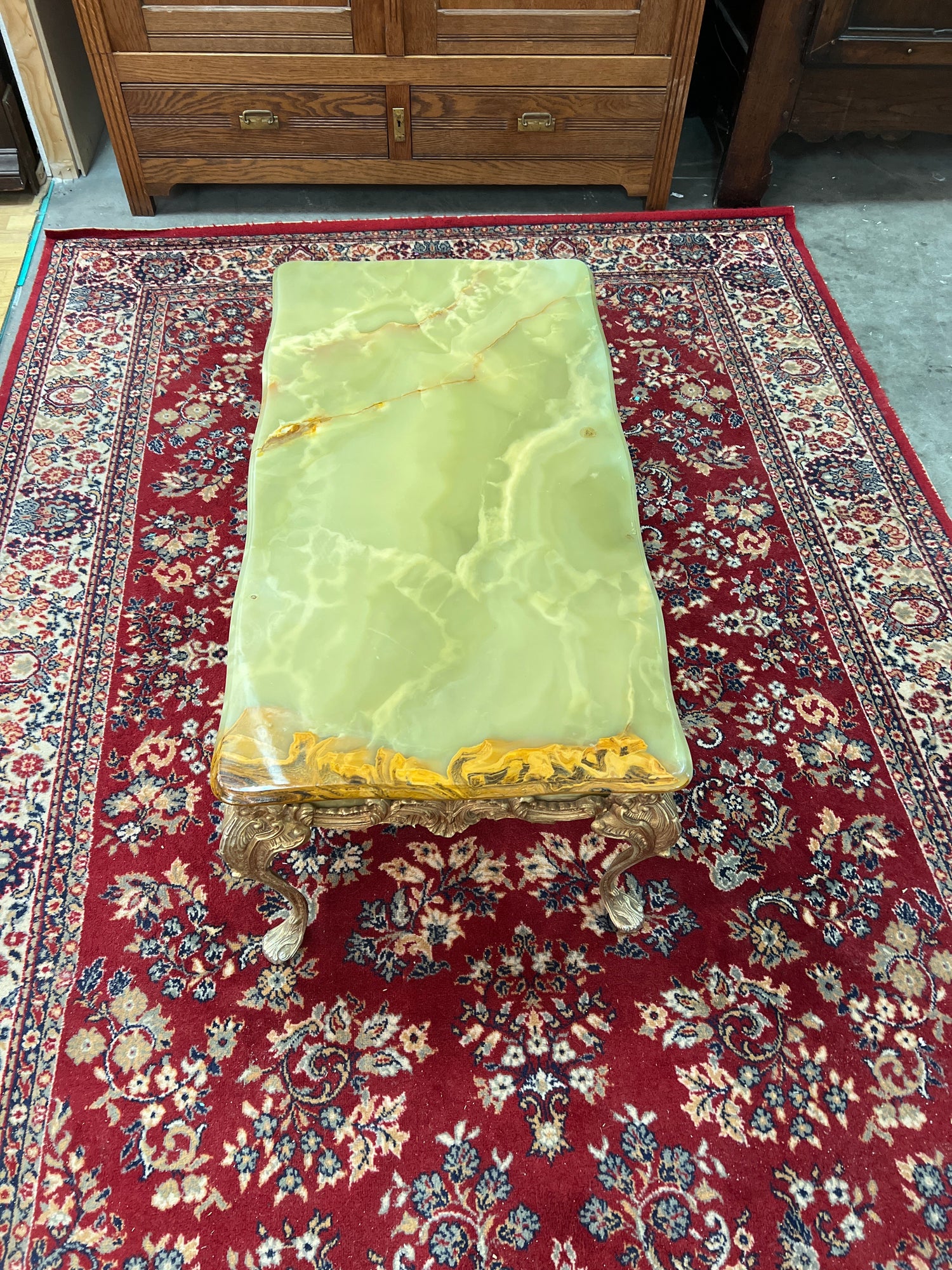 Rokokoo-sohvapöytä marmoria ja pronssia