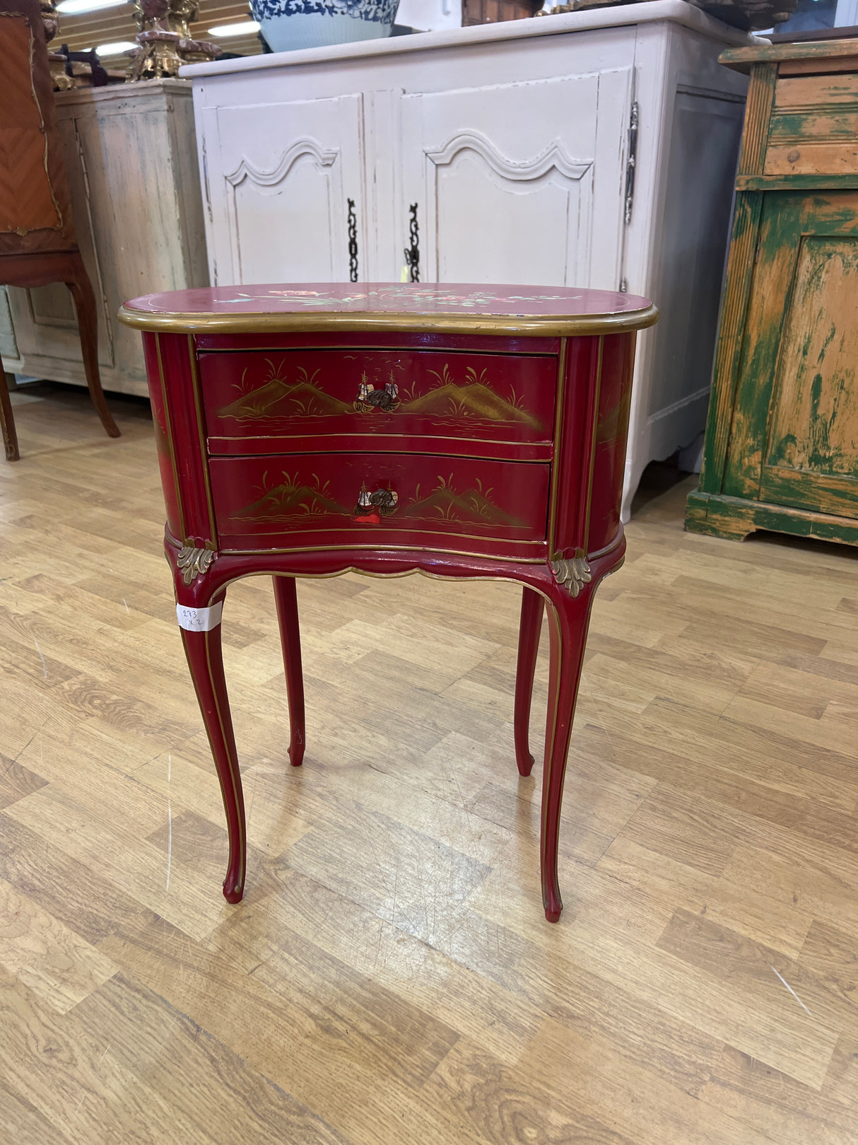 Pieni persoonallinen lipasto L. 47cm, S. 27cm ja K.60cm