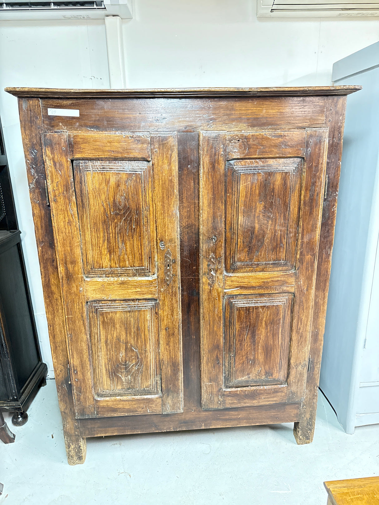 1800-luvun tammikaappi L.128cm, S.61.5cm, K.167cm