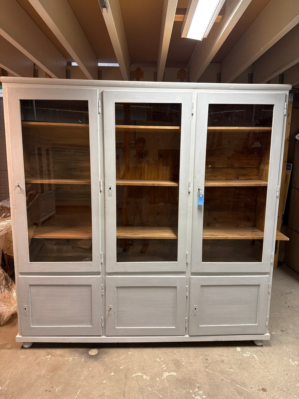 Kaunis vitriinikaappi L.203.5cm, S.37cm, K.205cm