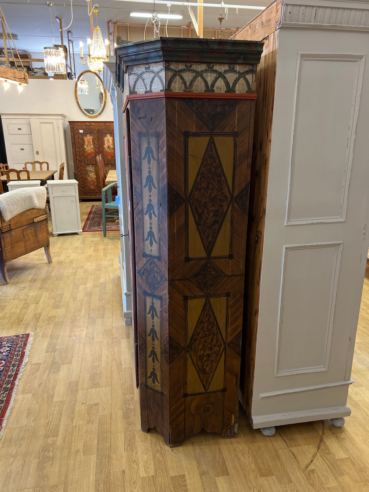 Huikean hieno vaatekaappi 1851-luvulta Unkarista😍 L. 121cm, S. 51cm ja K. 182,5cm