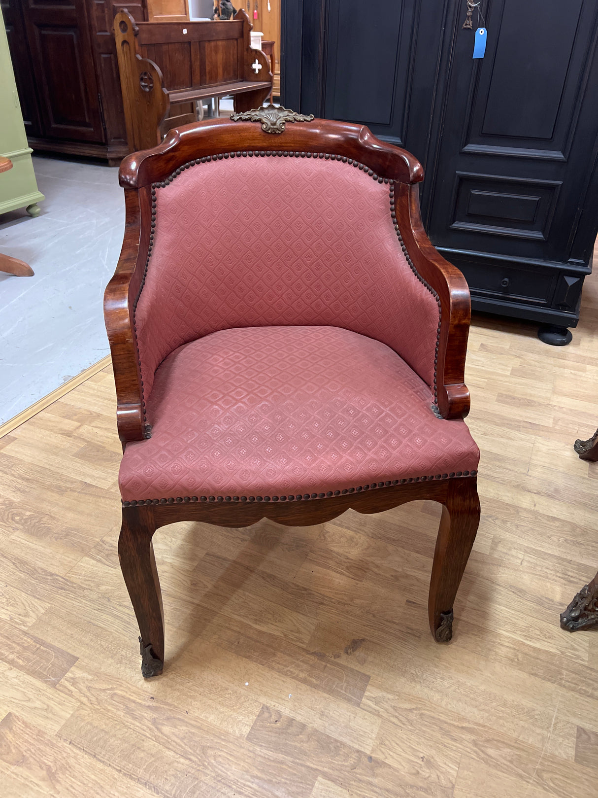 Upea ranskalainen toimiston kokonaisuus. Kirjoituspöytä, johtajan tuoli, asiakas tuoli x2 ja kirjakaappi😍