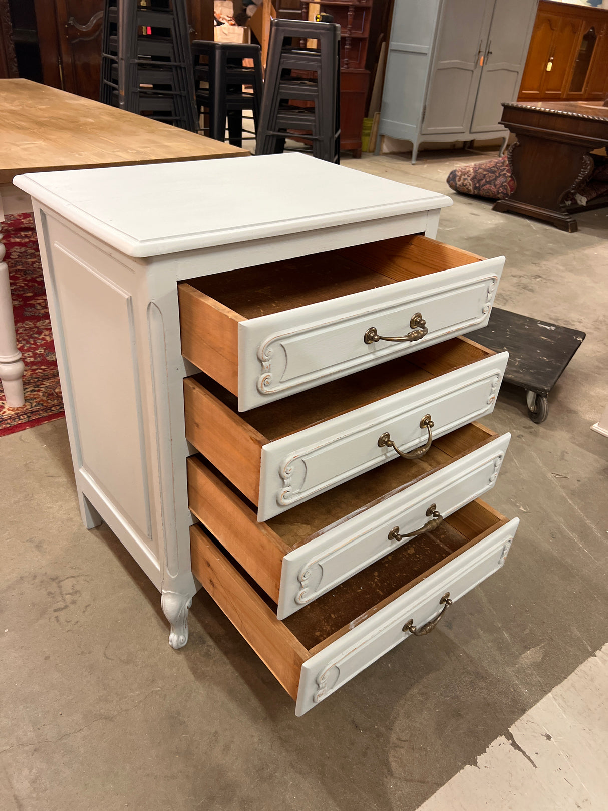 Rokokoo-lipasto L.70,5cm, S.50cm, K.87cm.