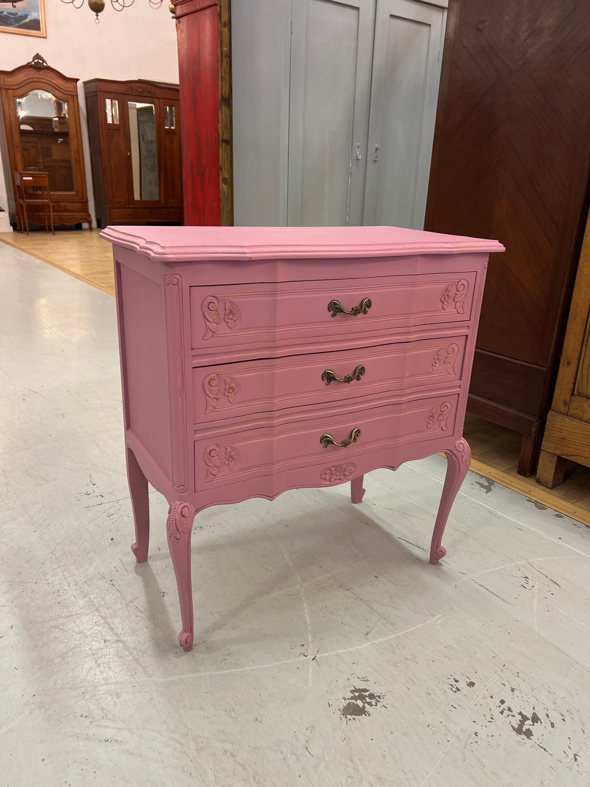Rococo chest of drawers