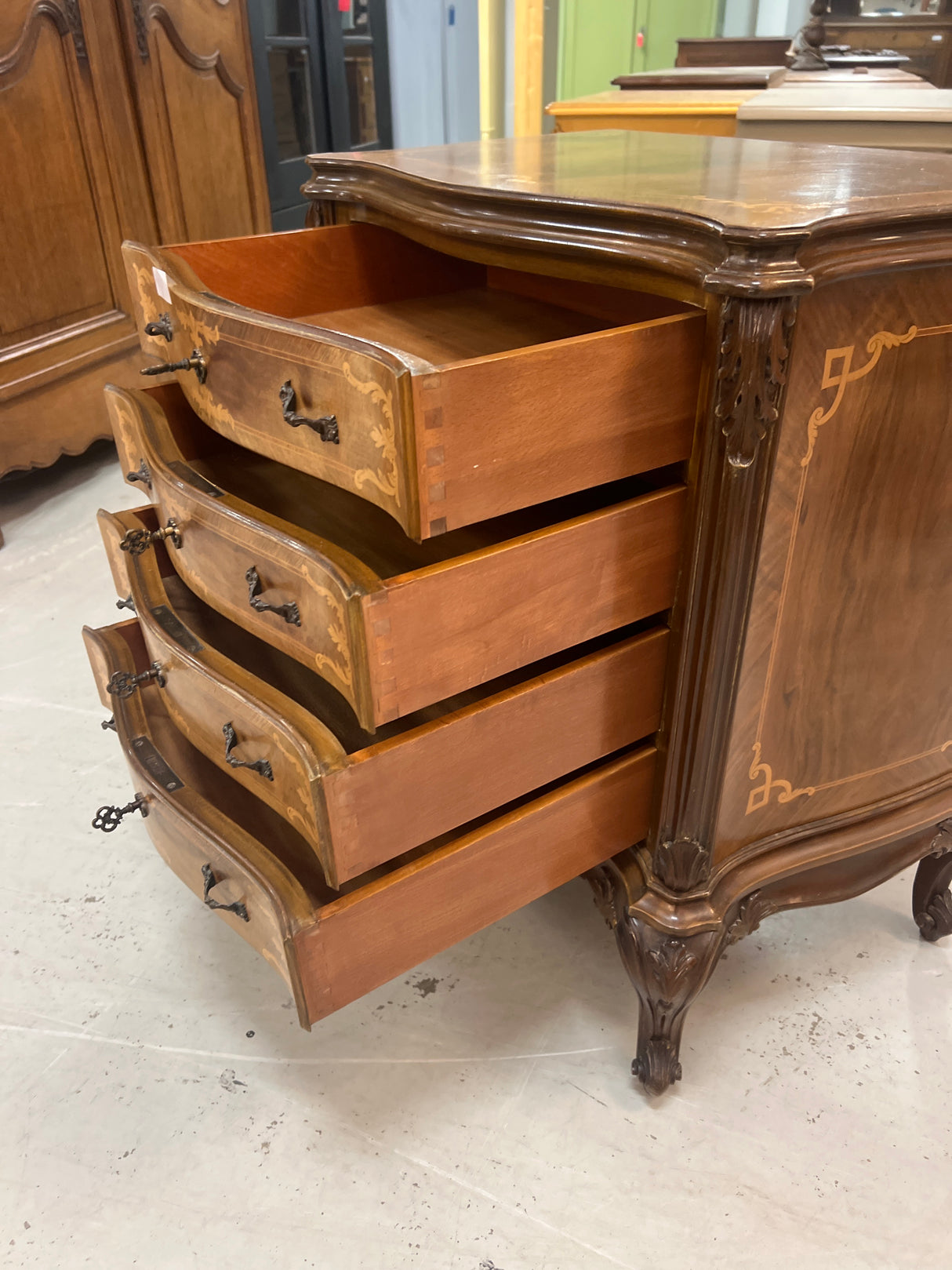 Super lipasto italiasta L. 69,5cm, S. 45,5cm ja K. 78cm