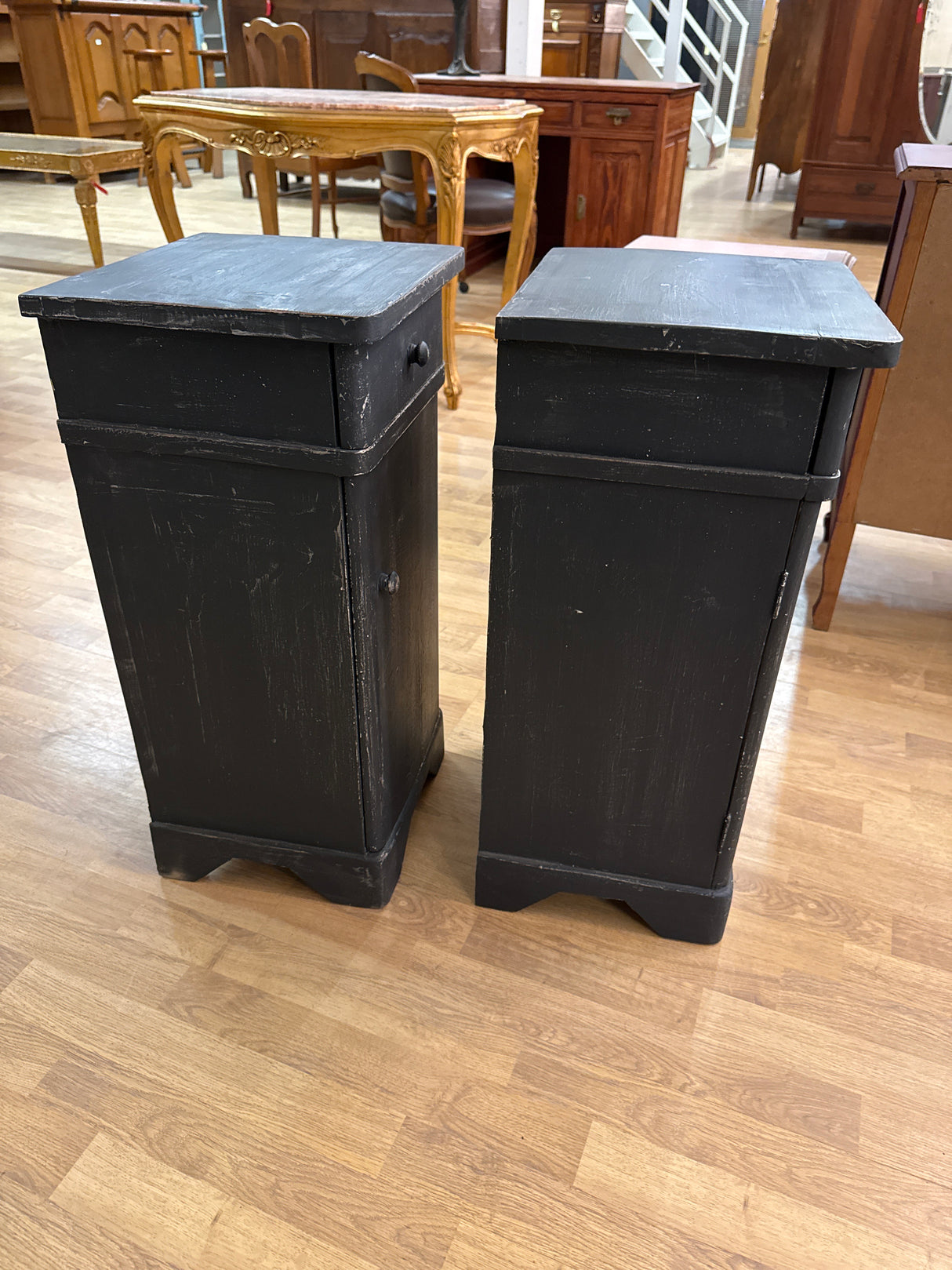 Hiilenharmaa yöpöytäpari L.34cm,S.31cm,K.70cm
