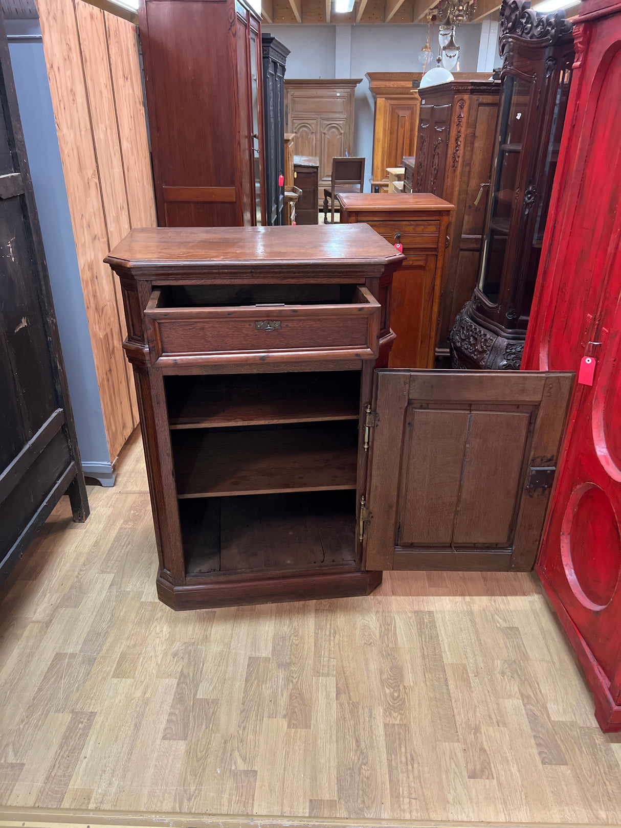 Oak chest of drawers/small cabinet W. 80cm, D. 56cm and H. 113cm