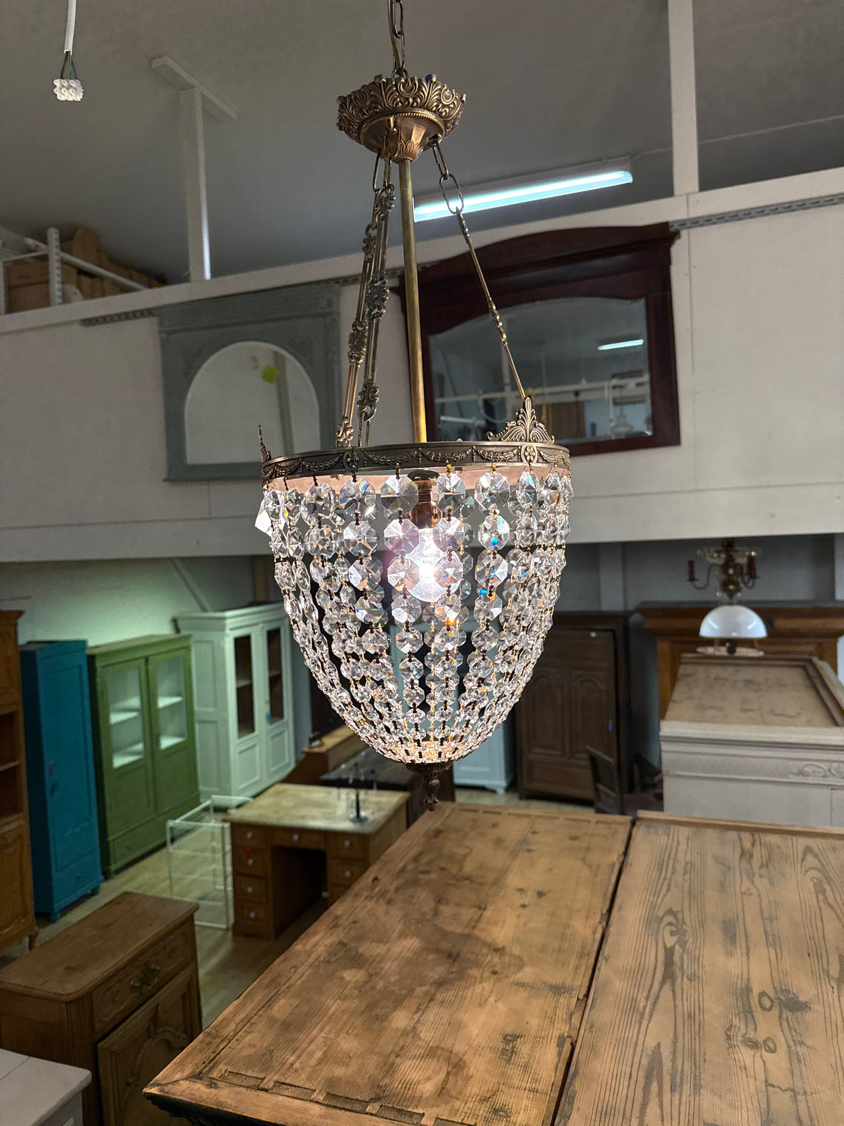 Kaunis empiretyylinen kristallivalaisin K.67cm, H.30cm