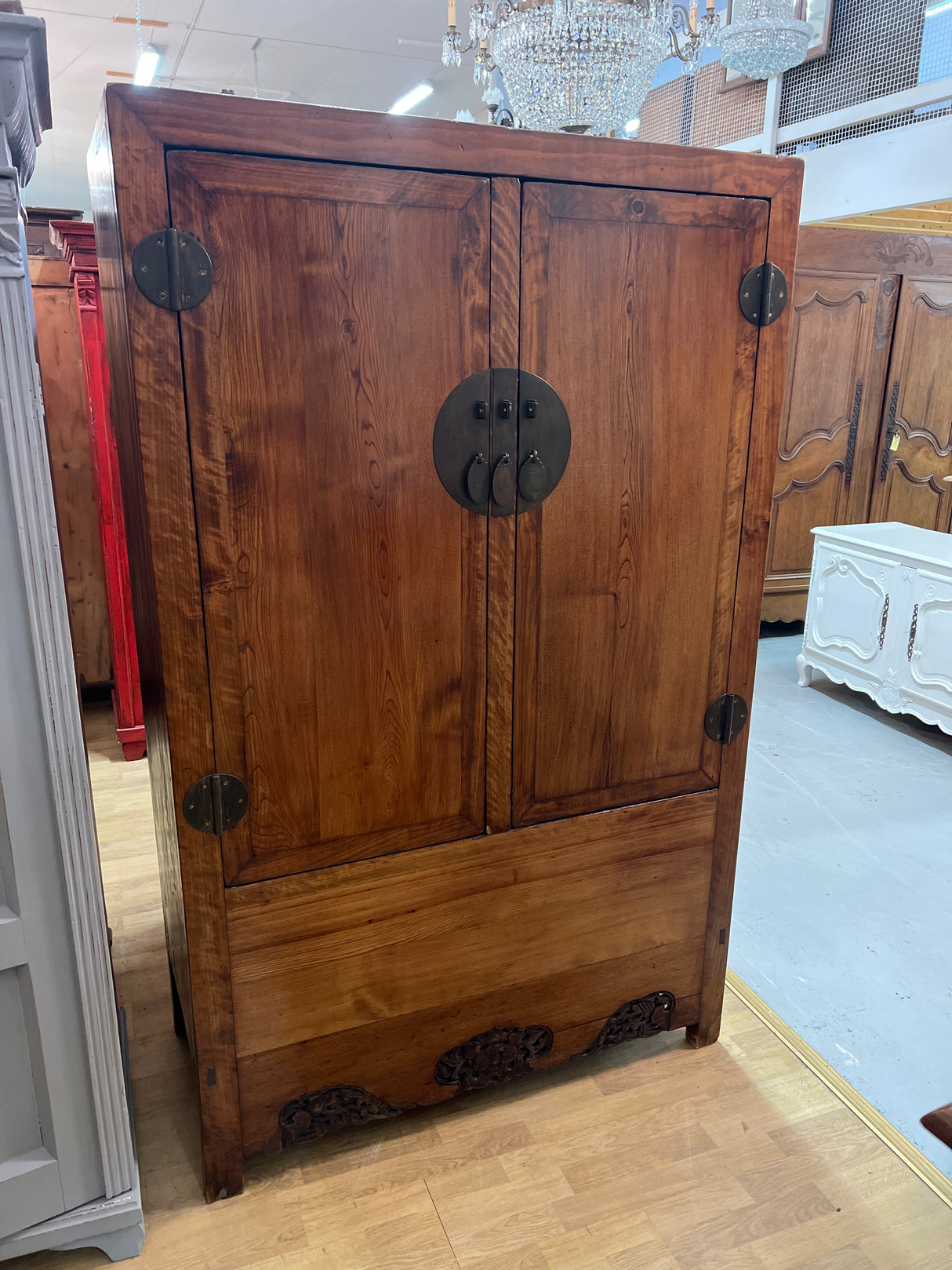 Jalopuinen kaappi L. 112cm, S.52cm ja K. 179cm