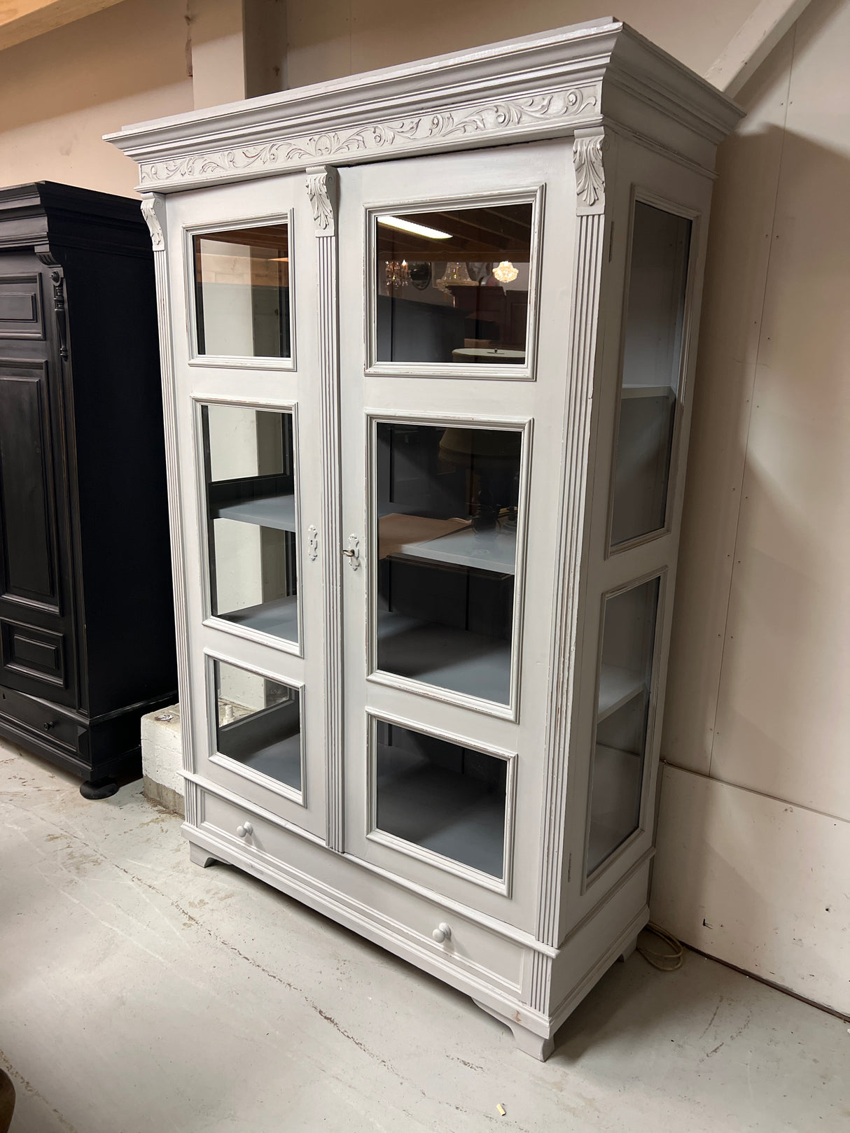 Beautiful, spacious display cabinet. W. 131.5cm, D. 57.5cm, H. 196cm
