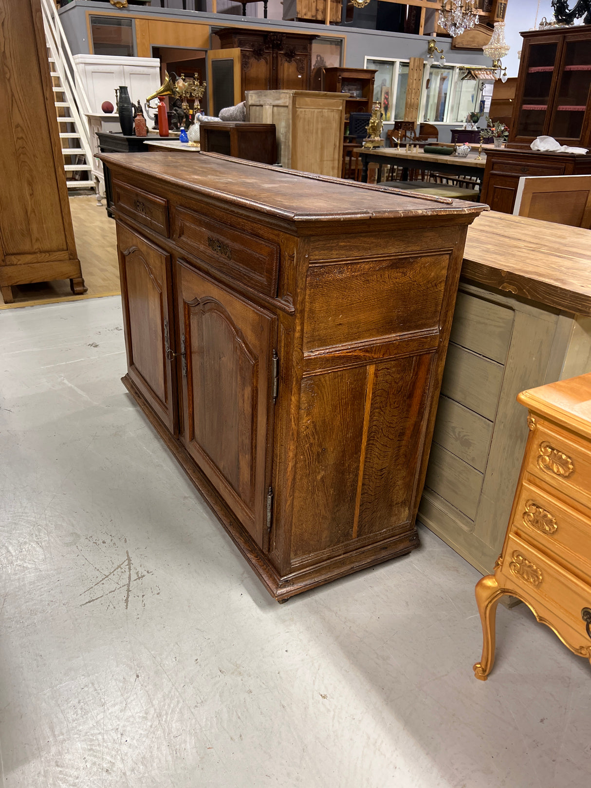 Senkki 1800-luvulta L. 165,5cm, S. 52,5cm ja K. 105,5cm.