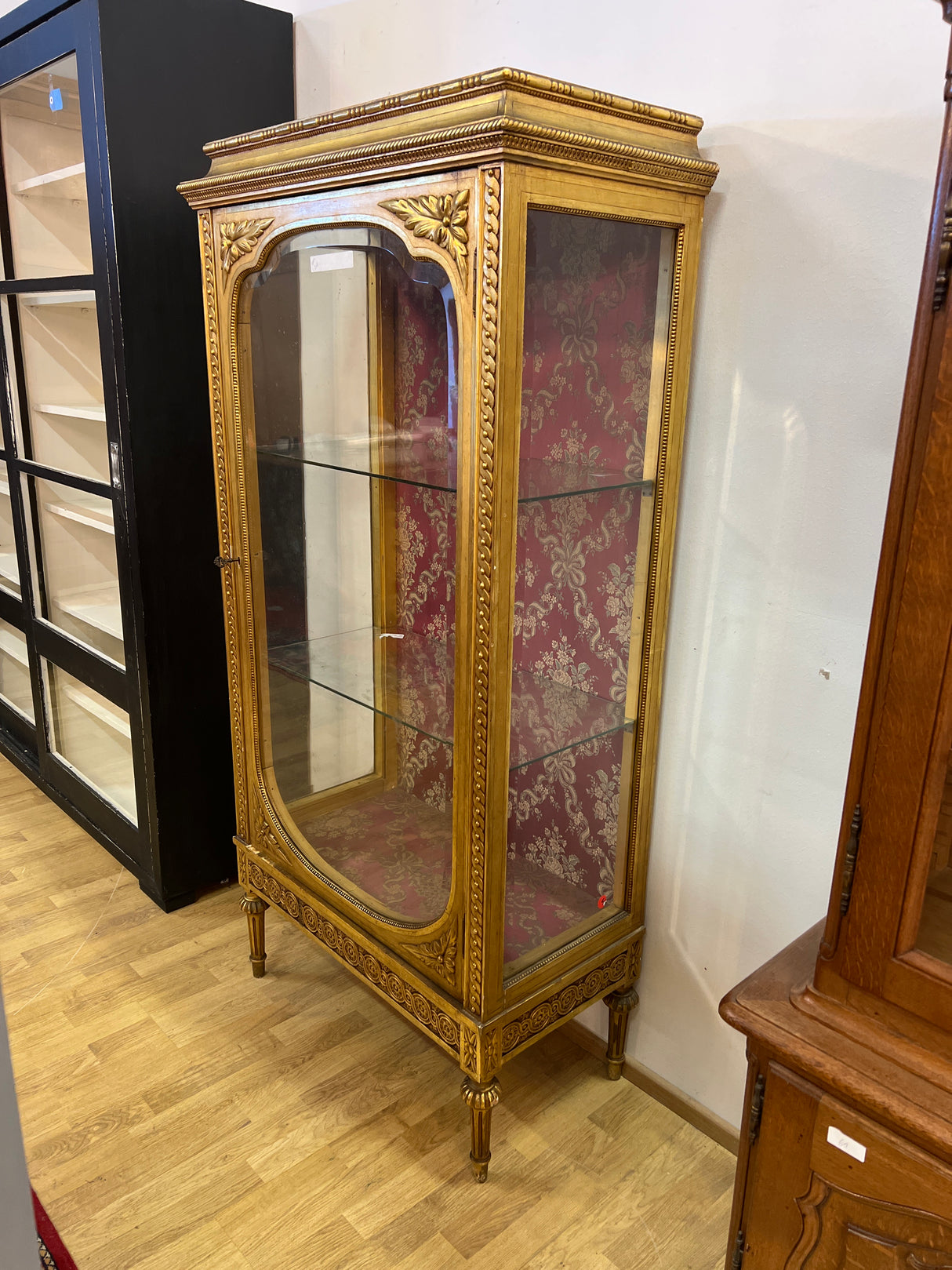 Upea empire vitriini😍 L. 81cm, S. 42cm ja K. 165cm