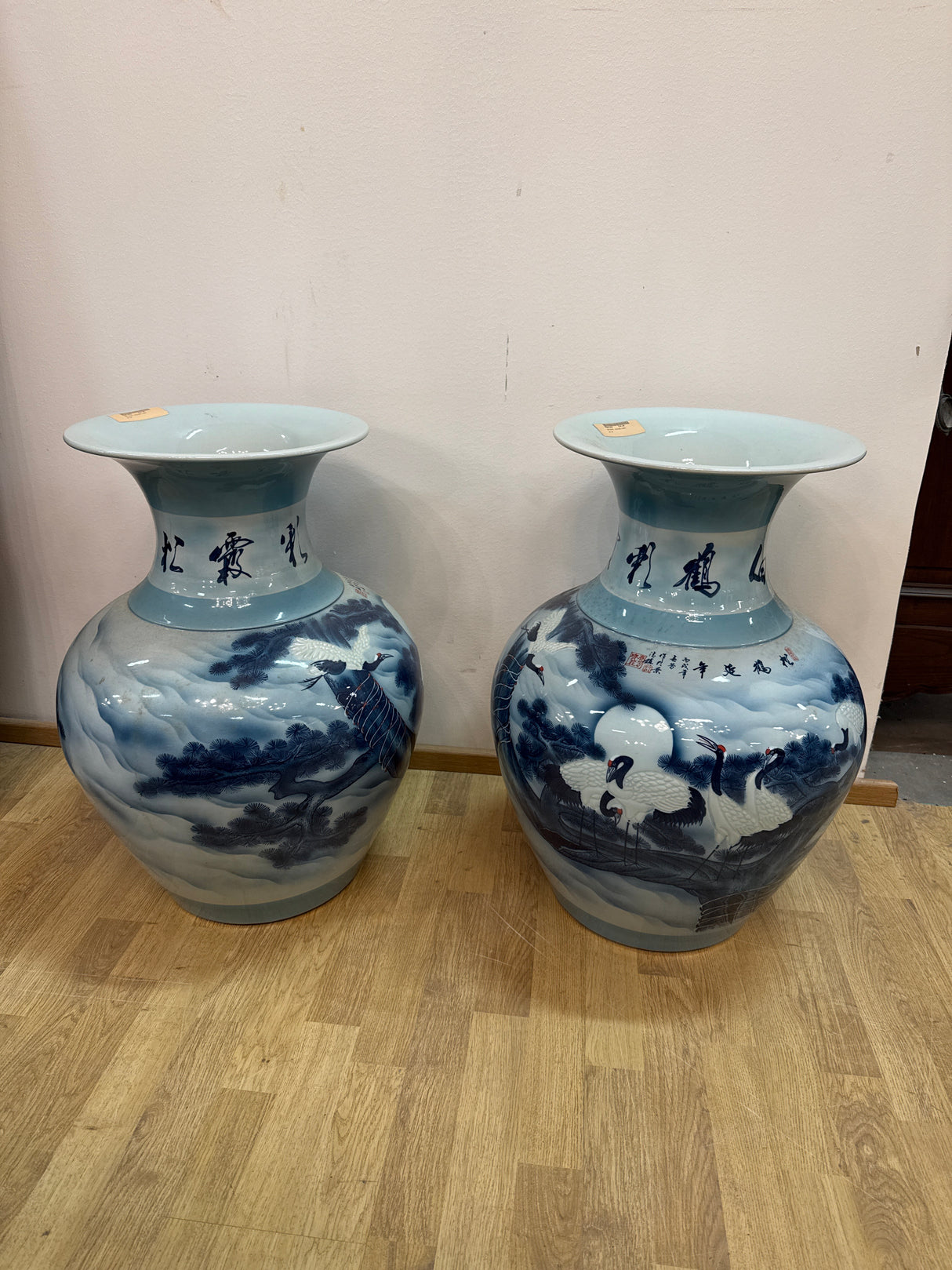 Chinese porcelain vase H.63cm, W.44cm
