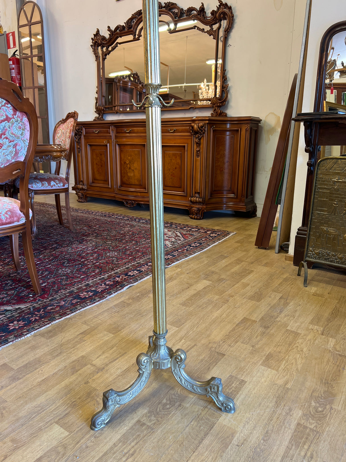 Messinkinen pystynaulakko K. 176cm