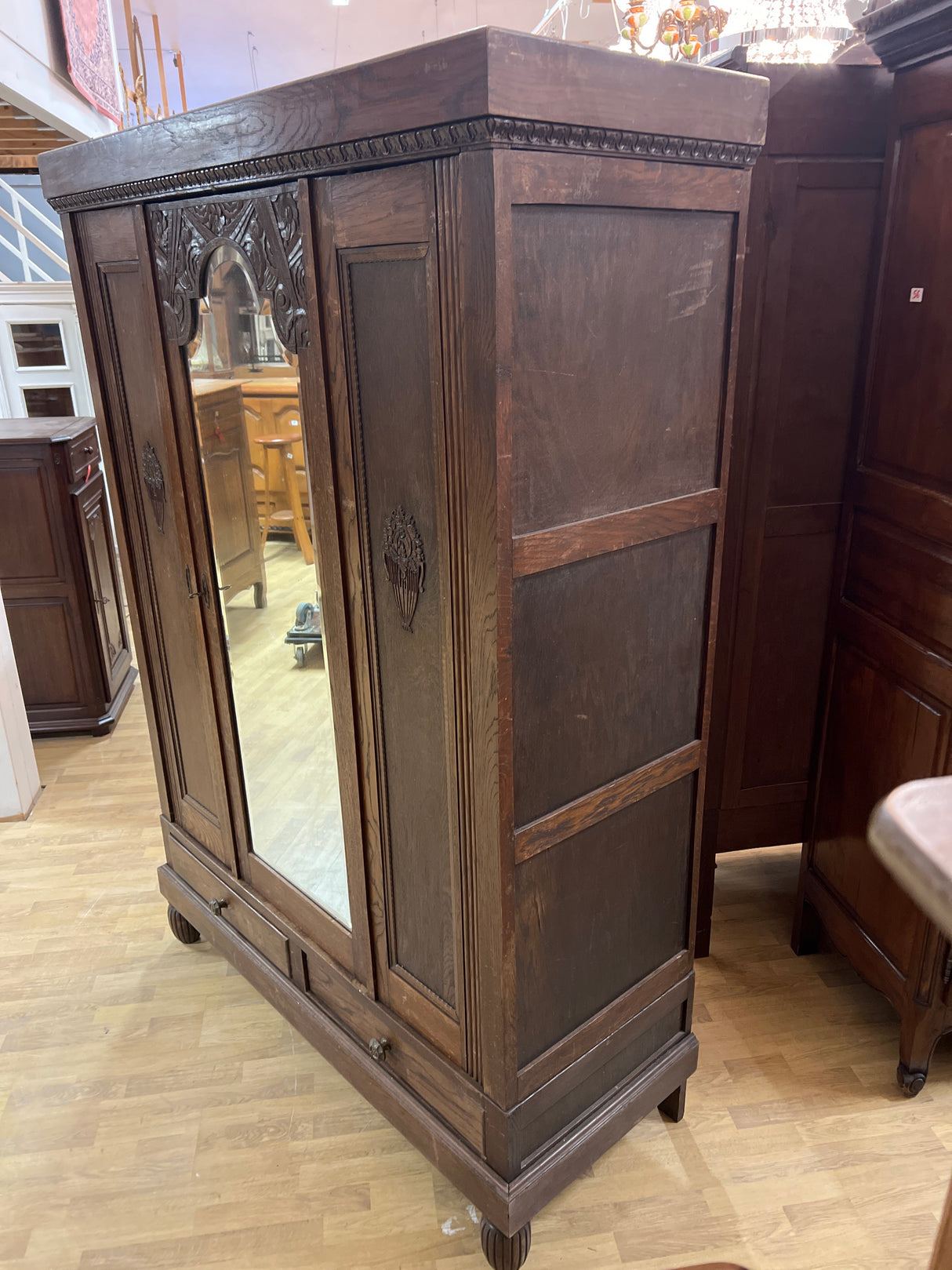 Jugend vaatekaappi L. 143cm, S. 57cm ja K. 204cm