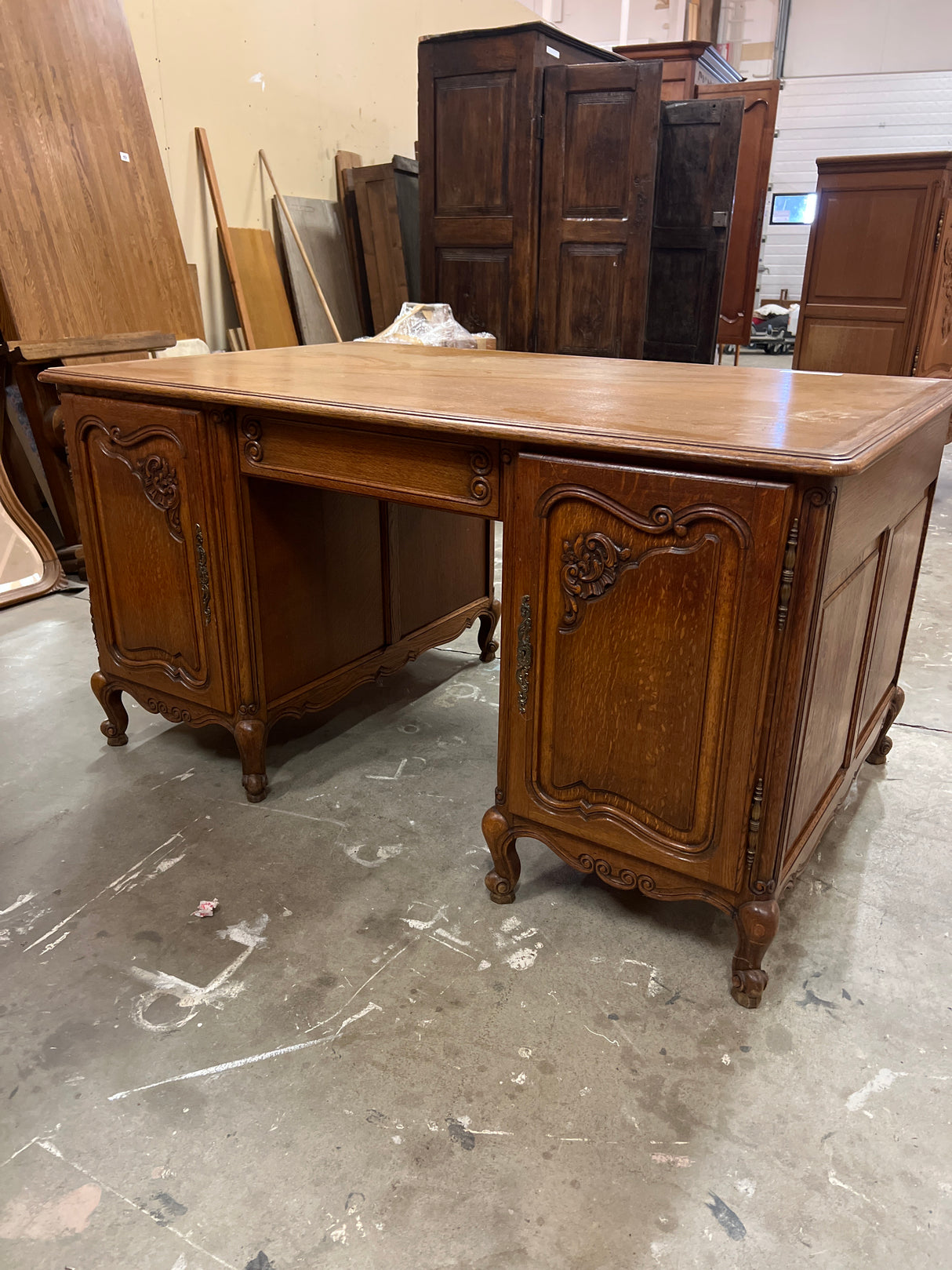 Rokokoo kirjoituspöytä L. 140cm, S. 90cm ja K. 75cm