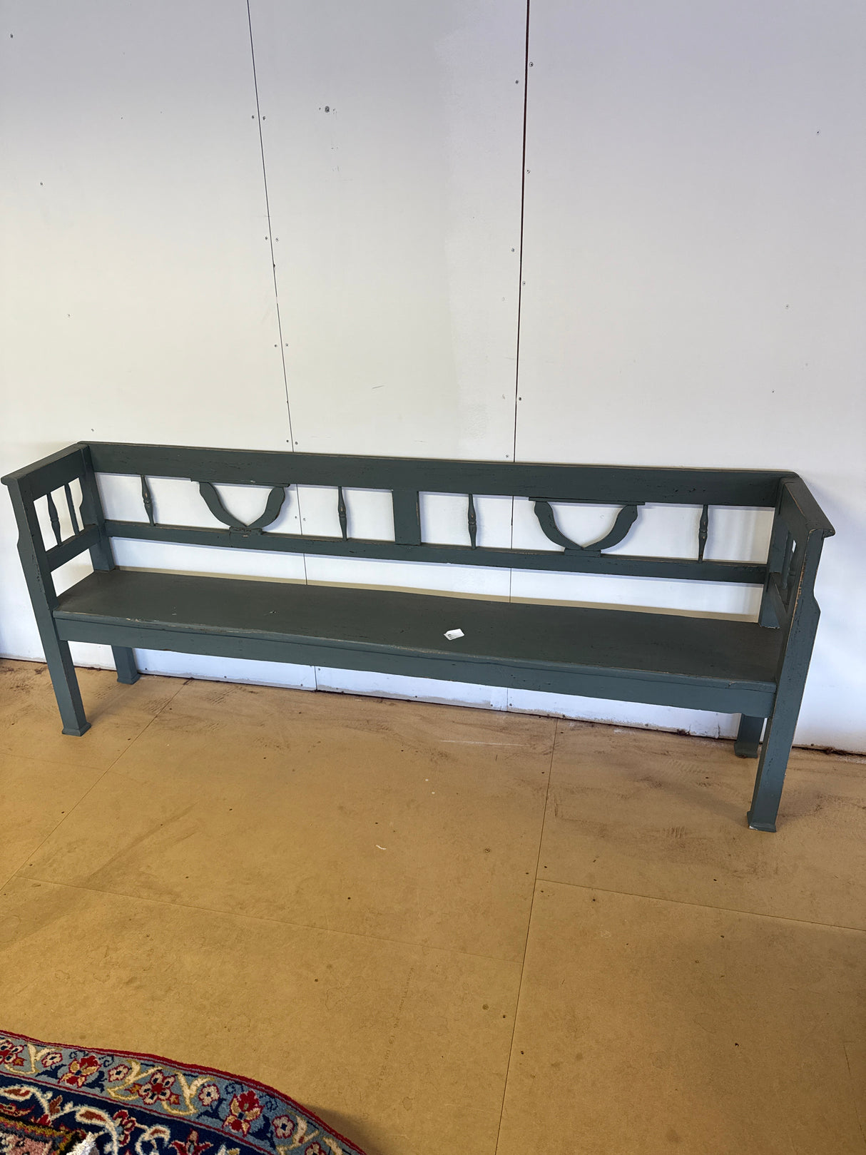 Kaunis unkarilainen 1800-luvun penkki