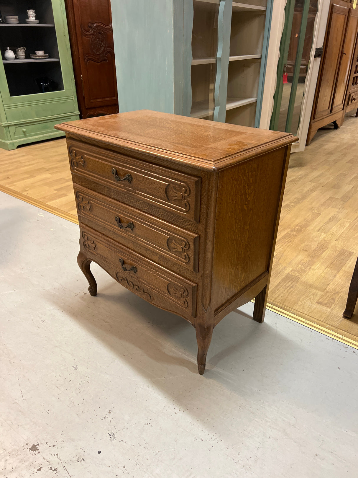 Rokokoo lipasto L. 74cm, S. 43cm ja K. 77cm