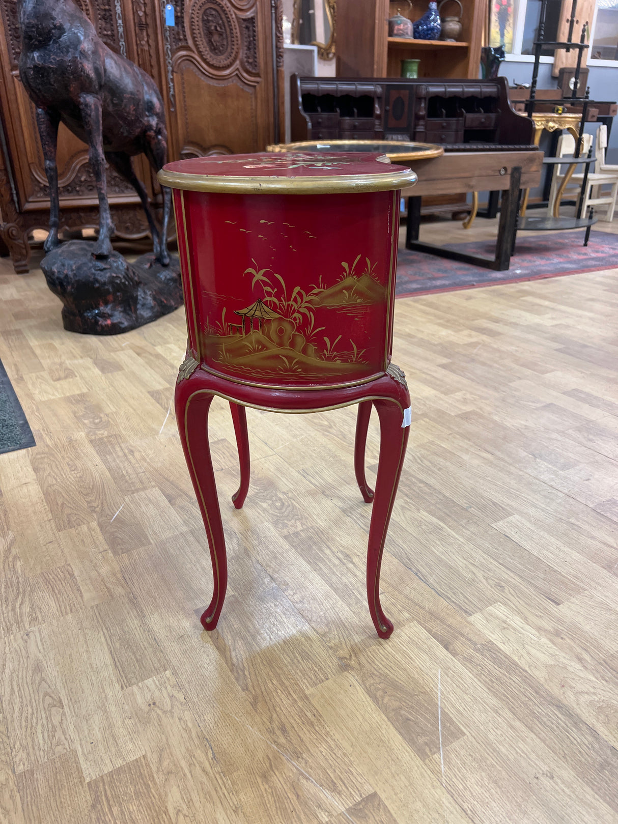 Pieni persoonallinen lipasto L. 47cm, S. 27cm ja K.60cm