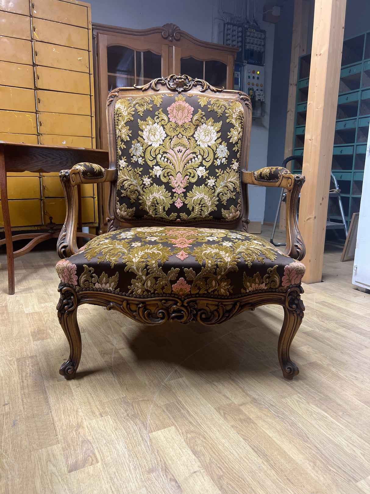 Magnificent Rococo armchair W.79cm, D.79cm and H.104cm. Seat height 43cm.