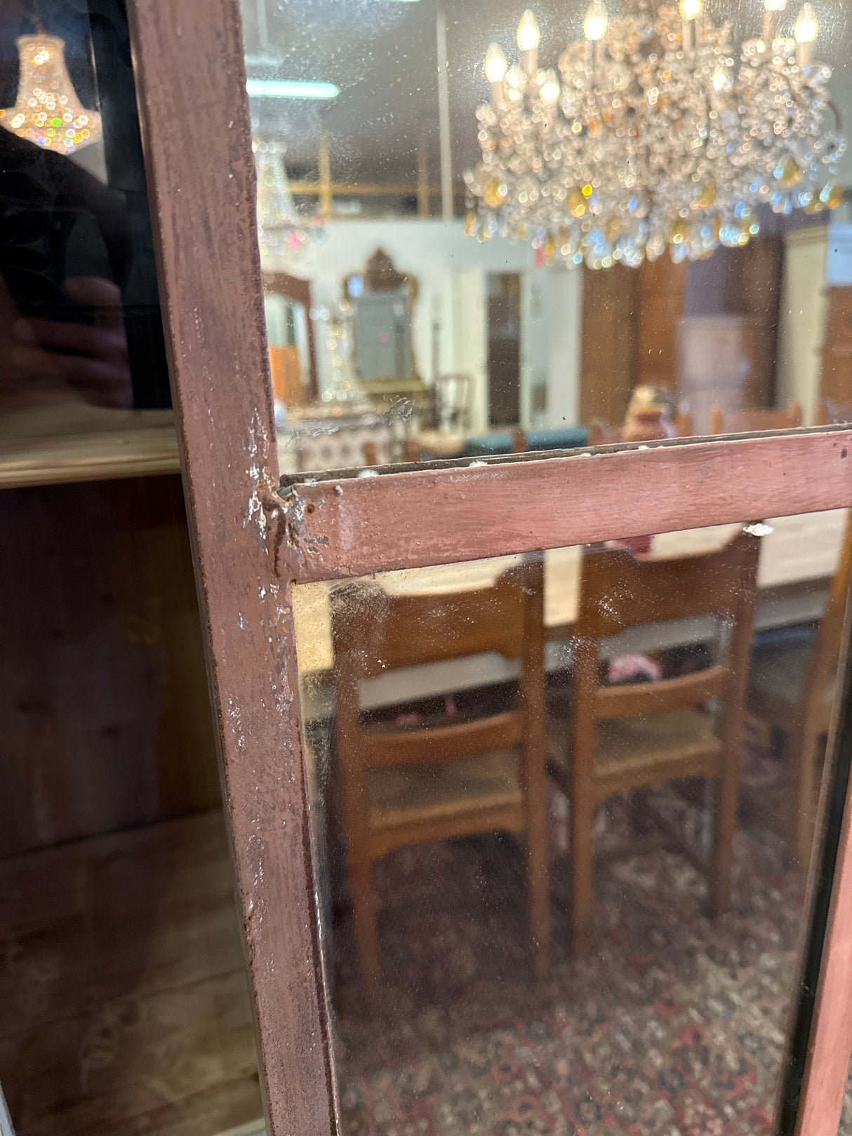 Upea metallirunkoinen peili