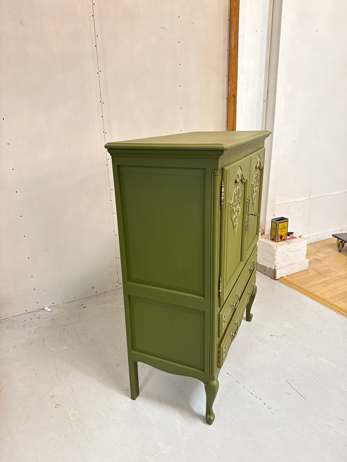 Rokokoo-pikkukaappi L.93.5cm, S.44cm, K.119cm