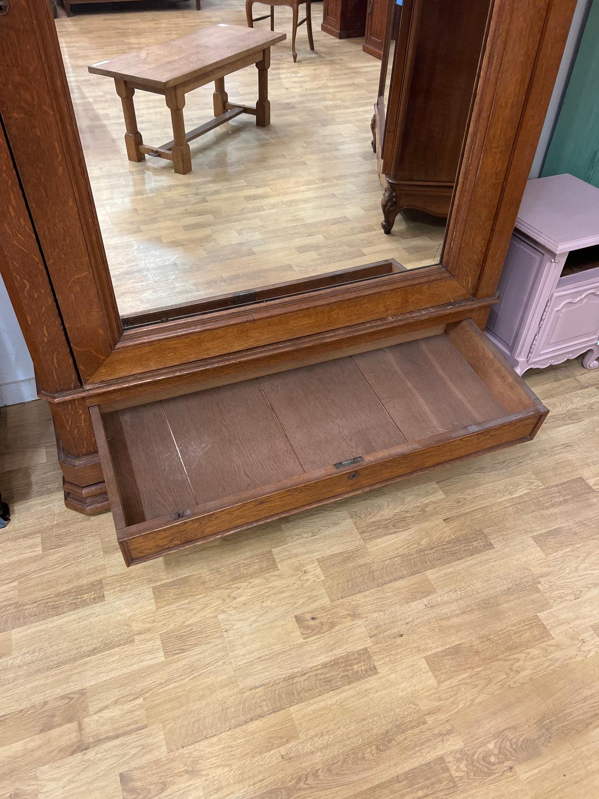 Yksiovinen tammi vaatekaappi L. 136cm, S. 57cm ja K. 220,5cm