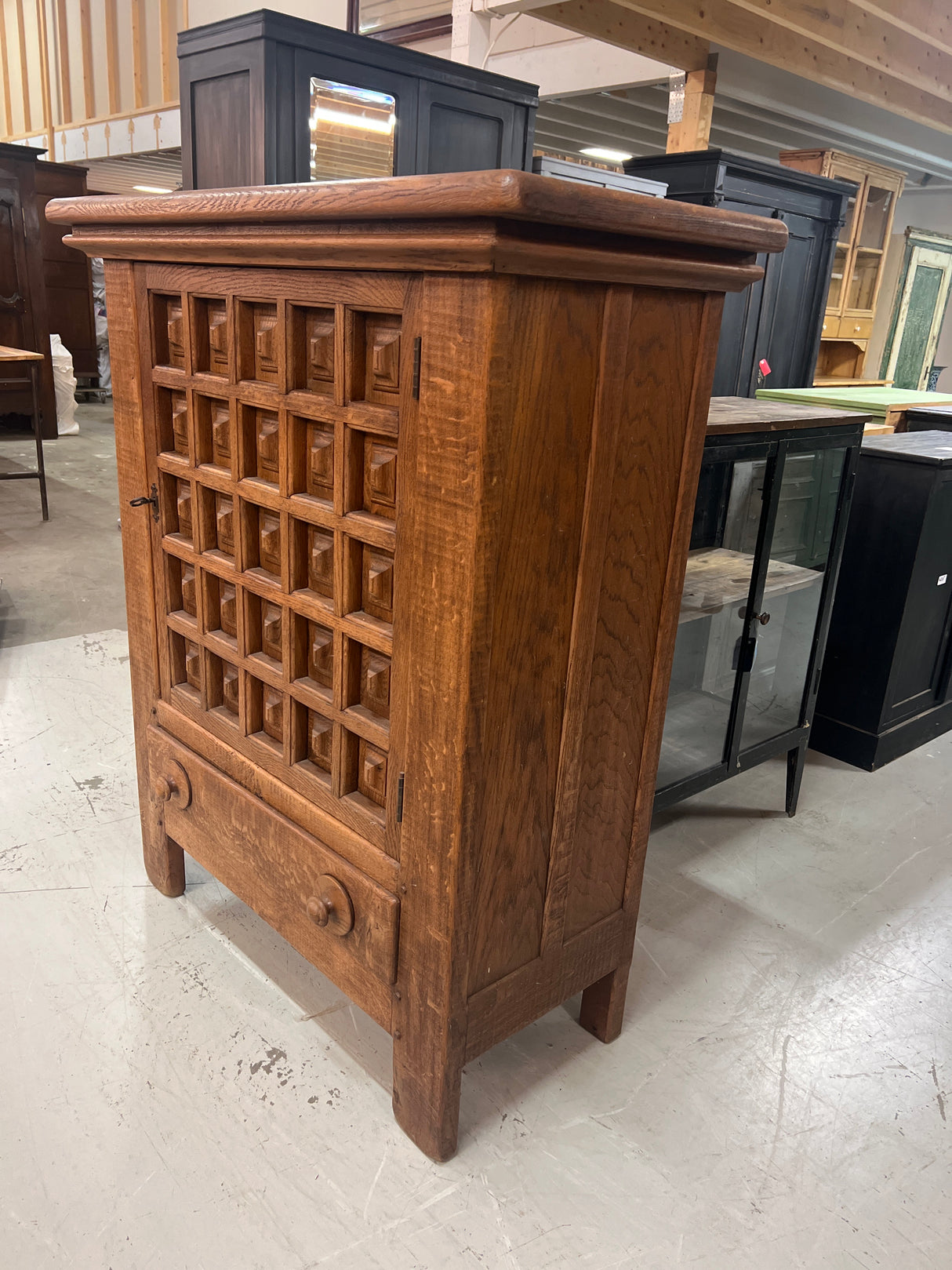 Massiivi tamminen ”pankkiiri kaappi” L. 111,5cm, S. 51cm ja K. 133cm