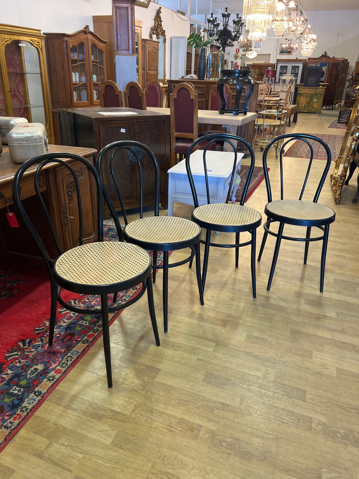 Metalliset wieniläistuolit saatavana 4kpl