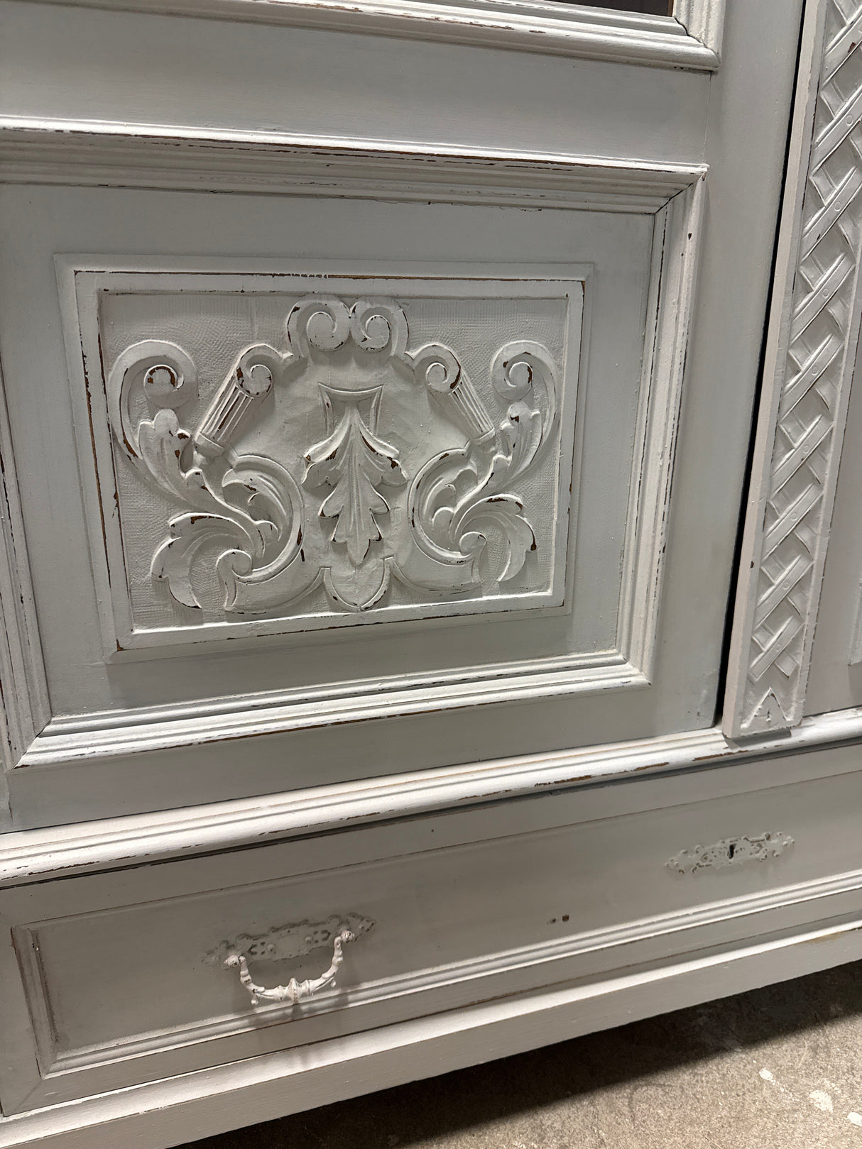 Superb display cabinet L.134cm, W.56cm, H.200cm