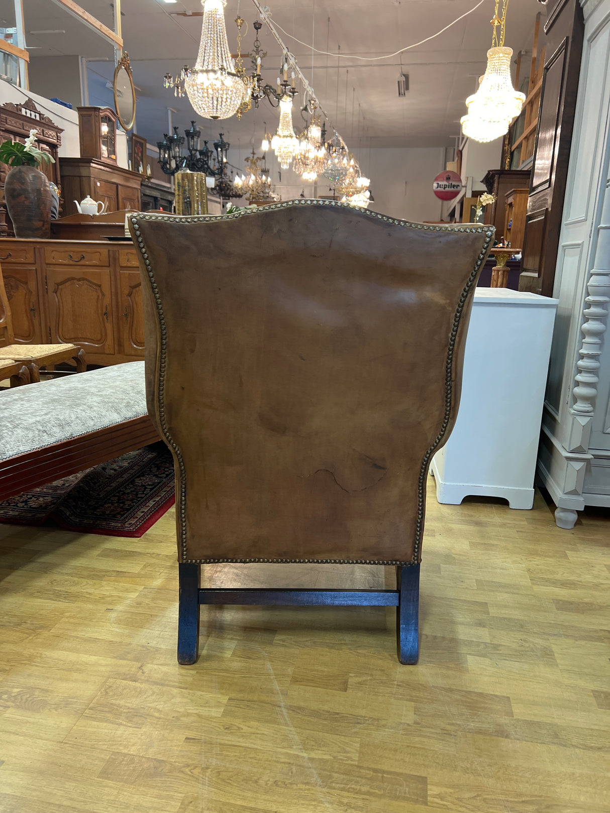 Chesterfield lounge chair L.79cm, SN85cm and H. 103cm.