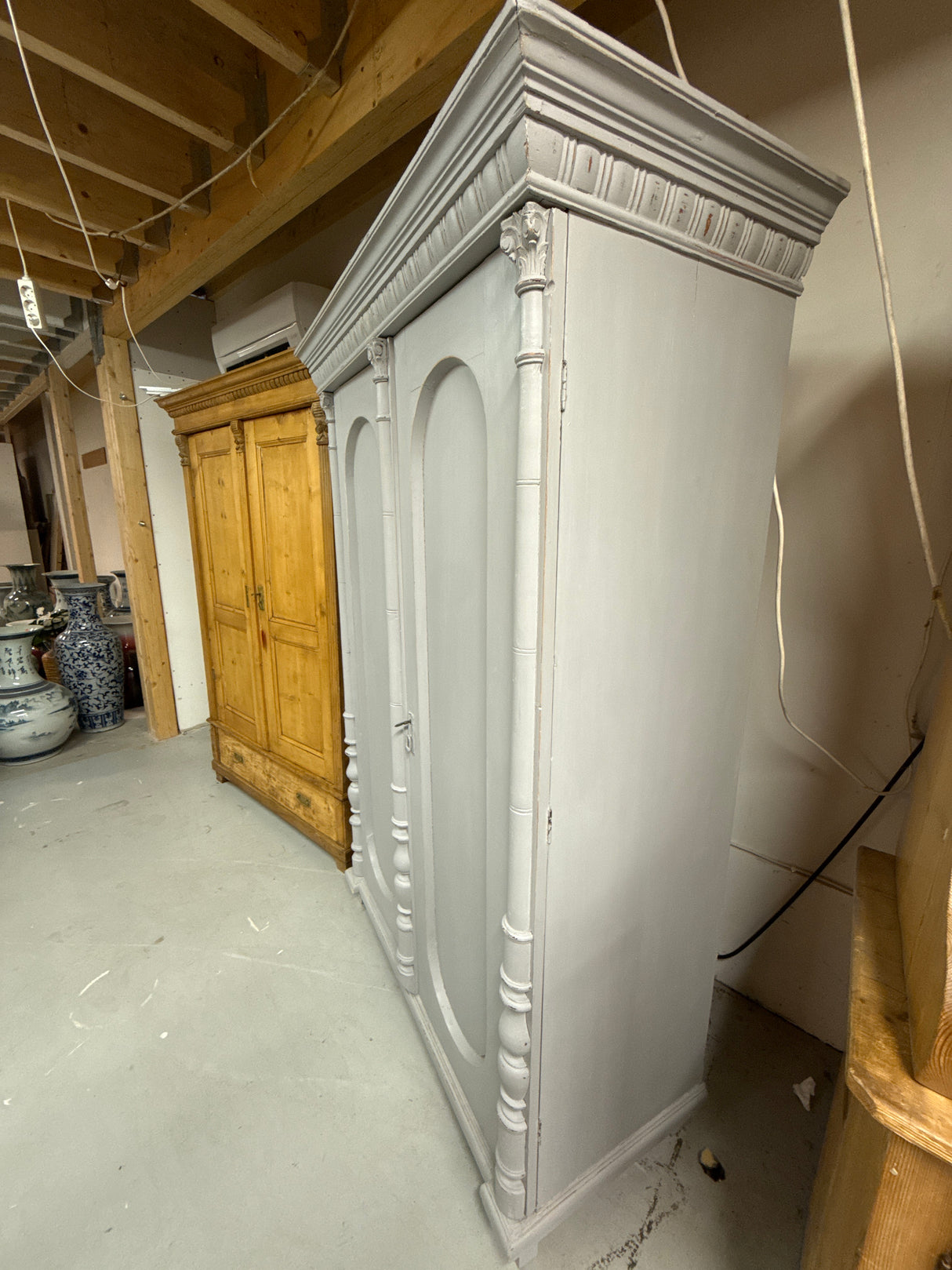 Upea vaatekaappi L.123cm, S.58cm, K.186.5cm