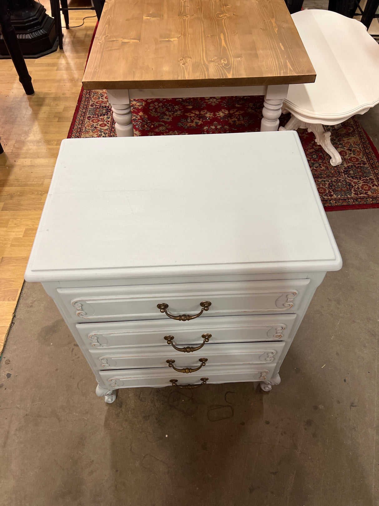 Rokokoo-lipasto L.70,5cm, S.50cm, K.87cm.