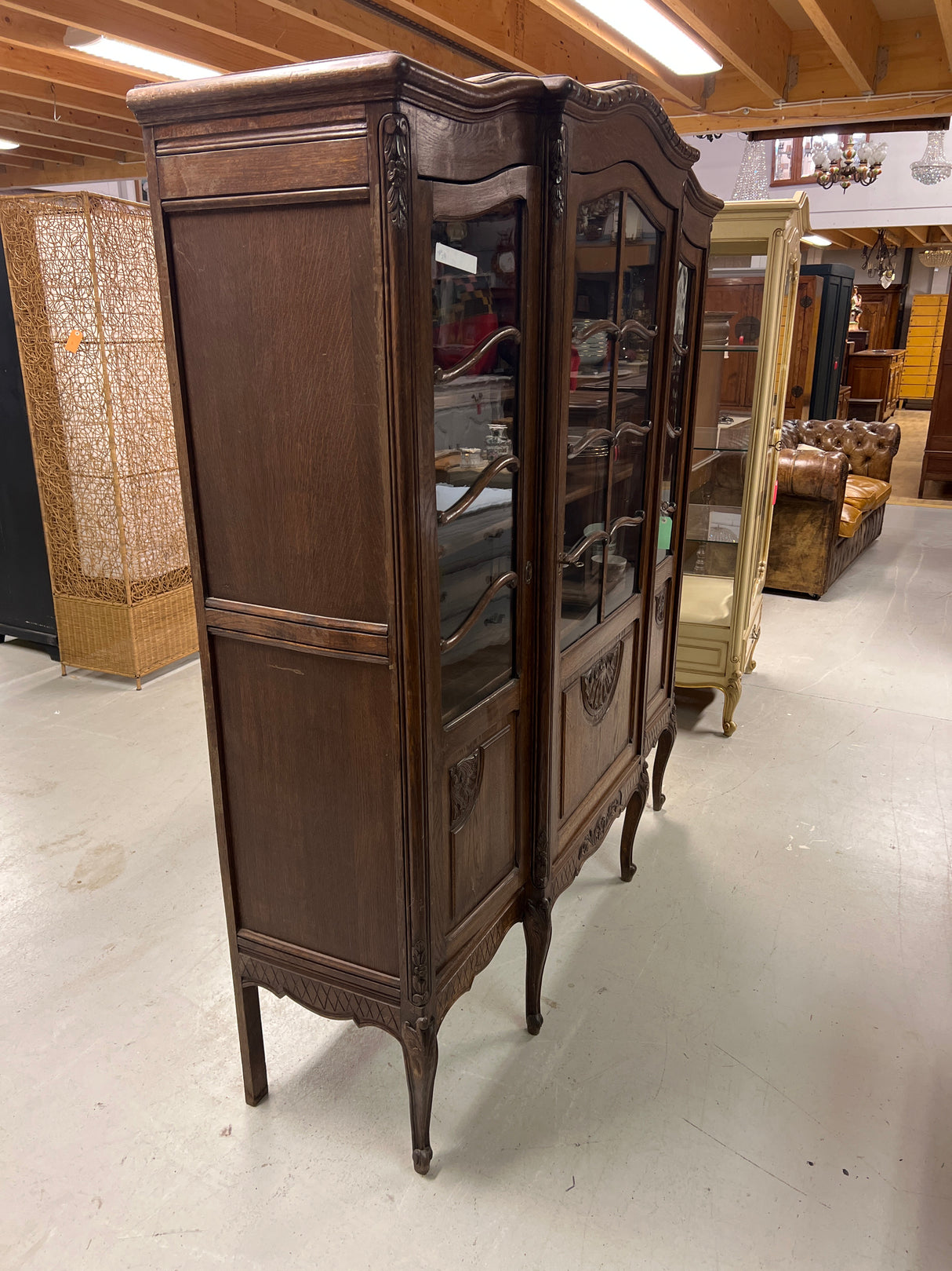 Rokokoo kirja/astiakaappi L. 155cm, S.47cm ja K. 179cm