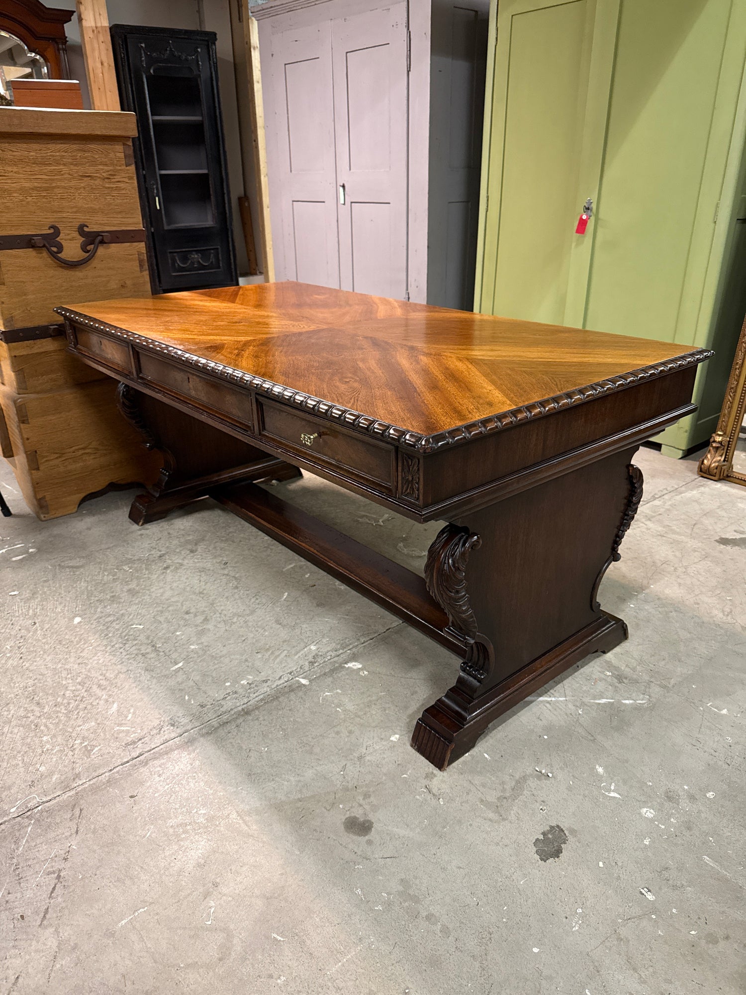 Upea kirjoituspöytä L.165cm, S.90cm, K.75cm