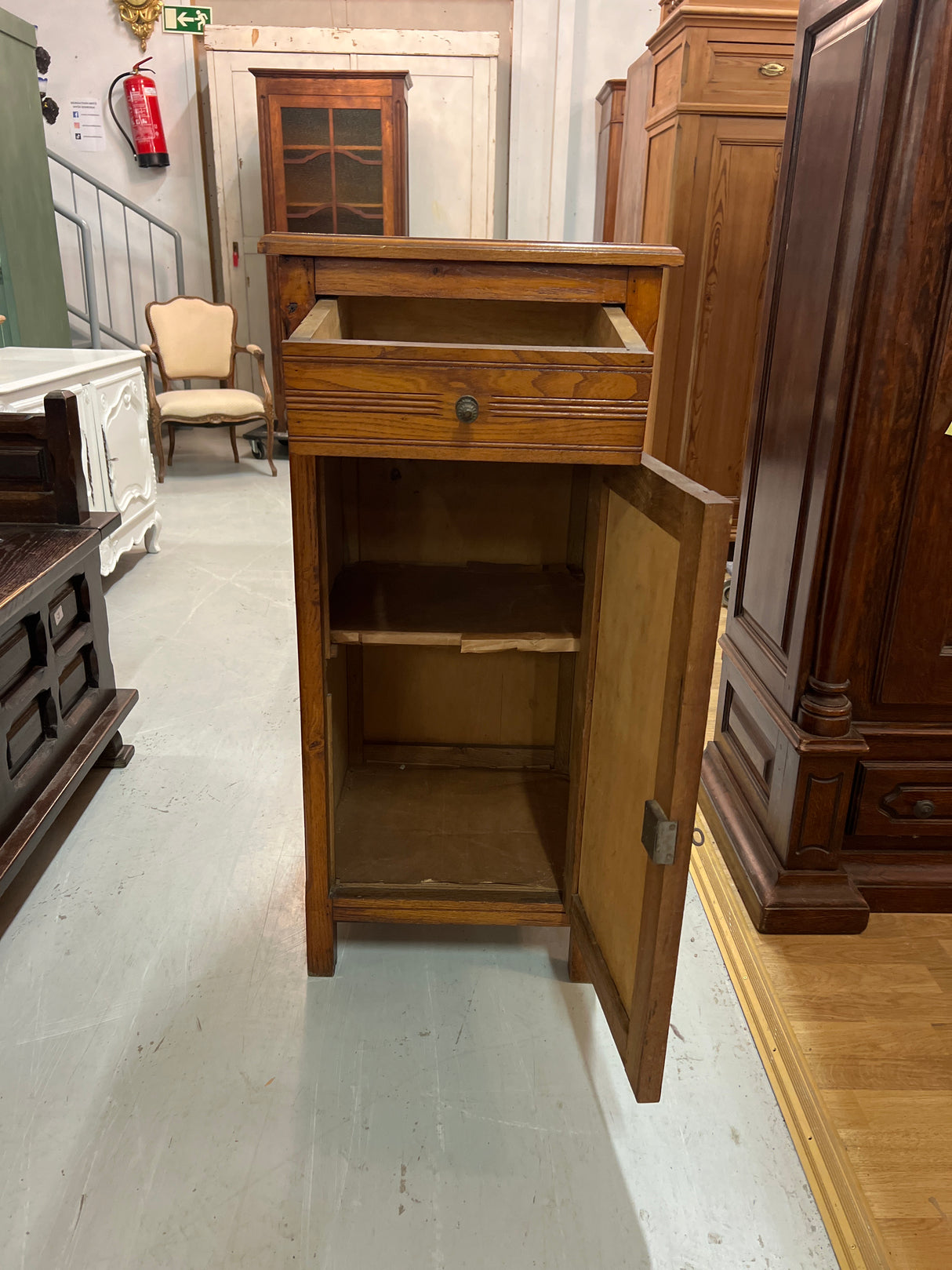Jugend small cabinet W. 50cm, D. 46cm and H. 108.5cm