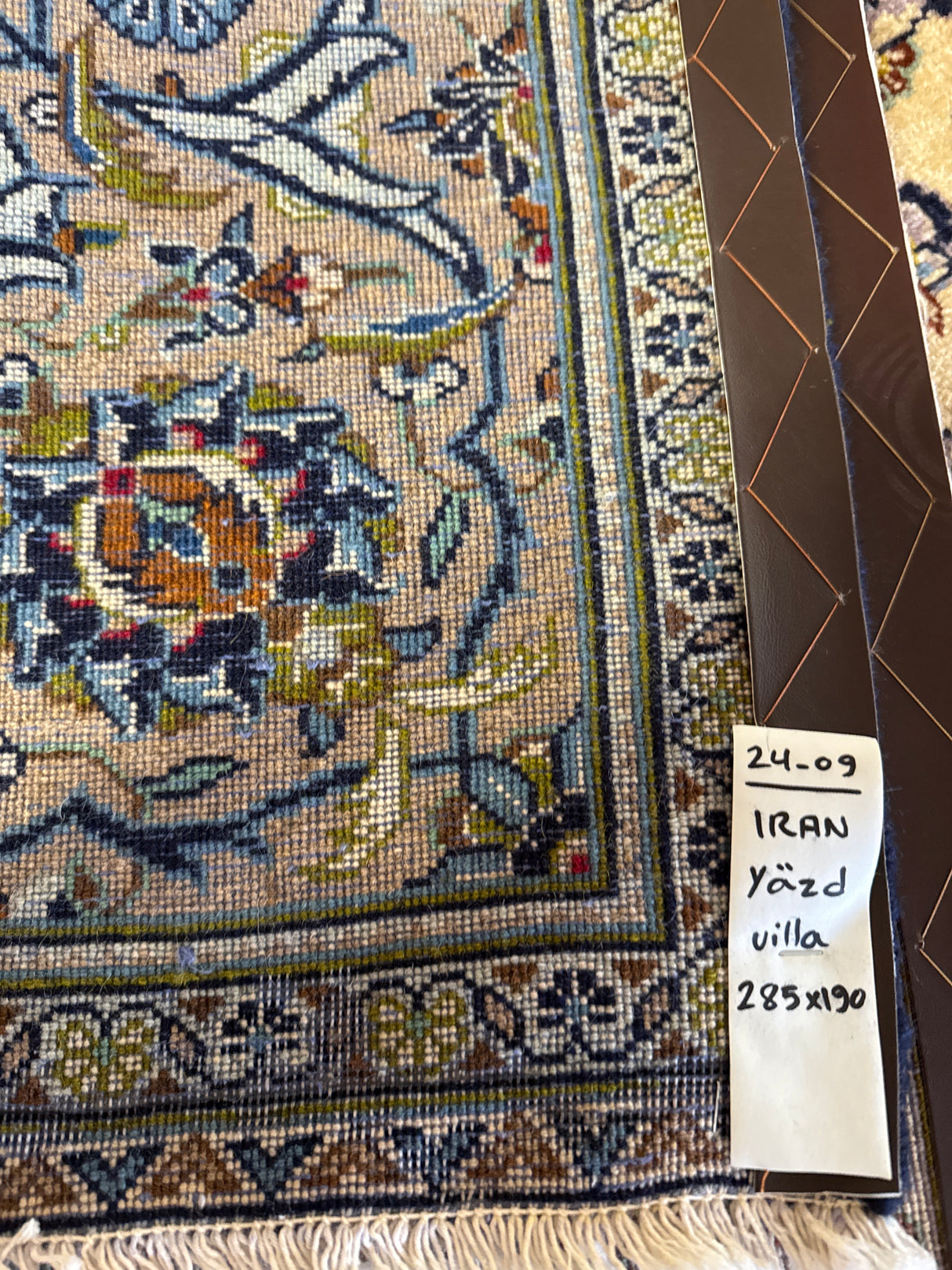 Upea aito käsinsolmittu villamatto 285cm x 190cm Yäzd