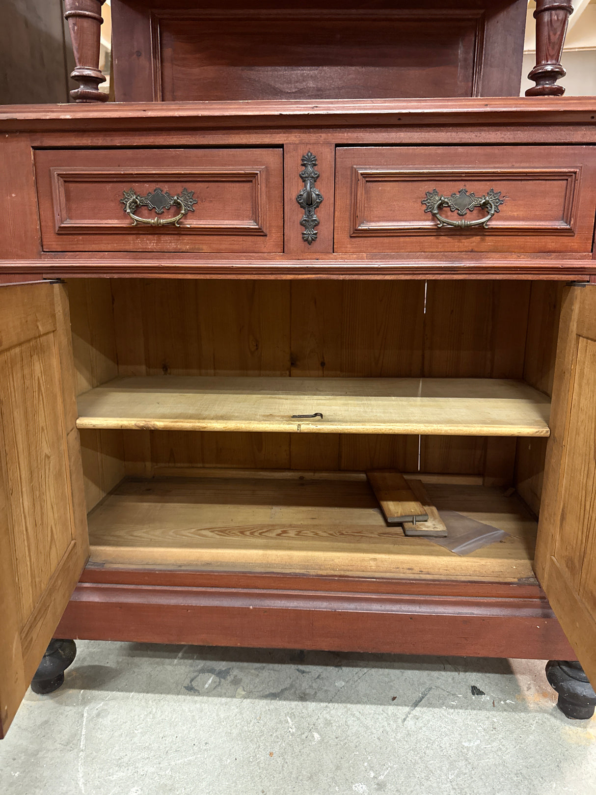 Astia/tarjoilukaappi L.83.5cm,S.41.5,K.187cm