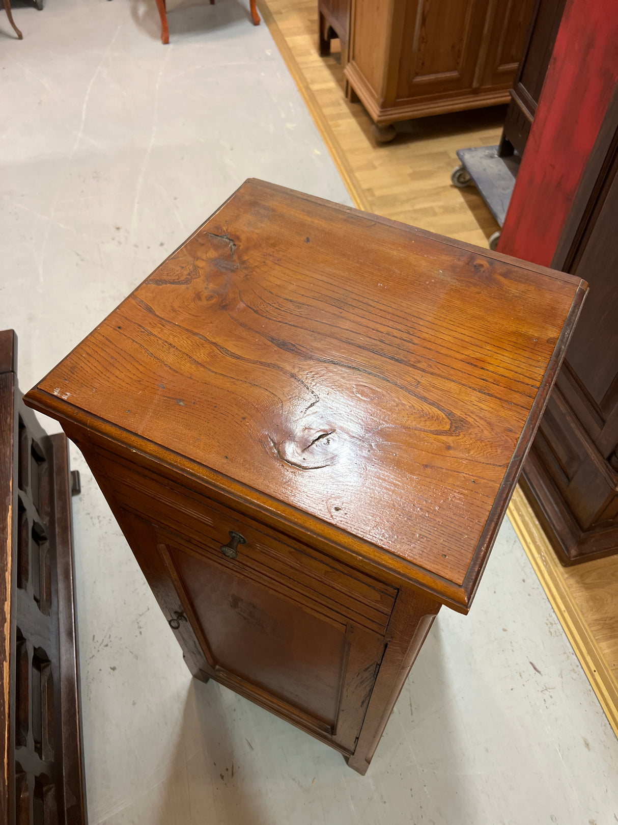 Jugend small cabinet W. 50cm, D. 46cm and H. 108.5cm