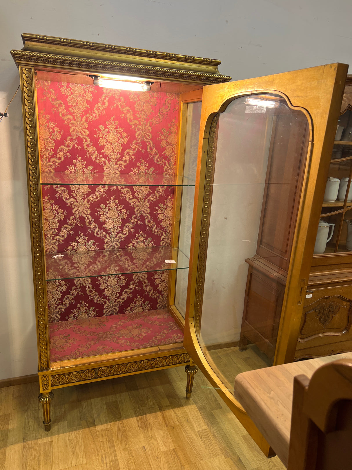 Upea empire vitriini😍 L. 81cm, S. 42cm ja K. 165cm