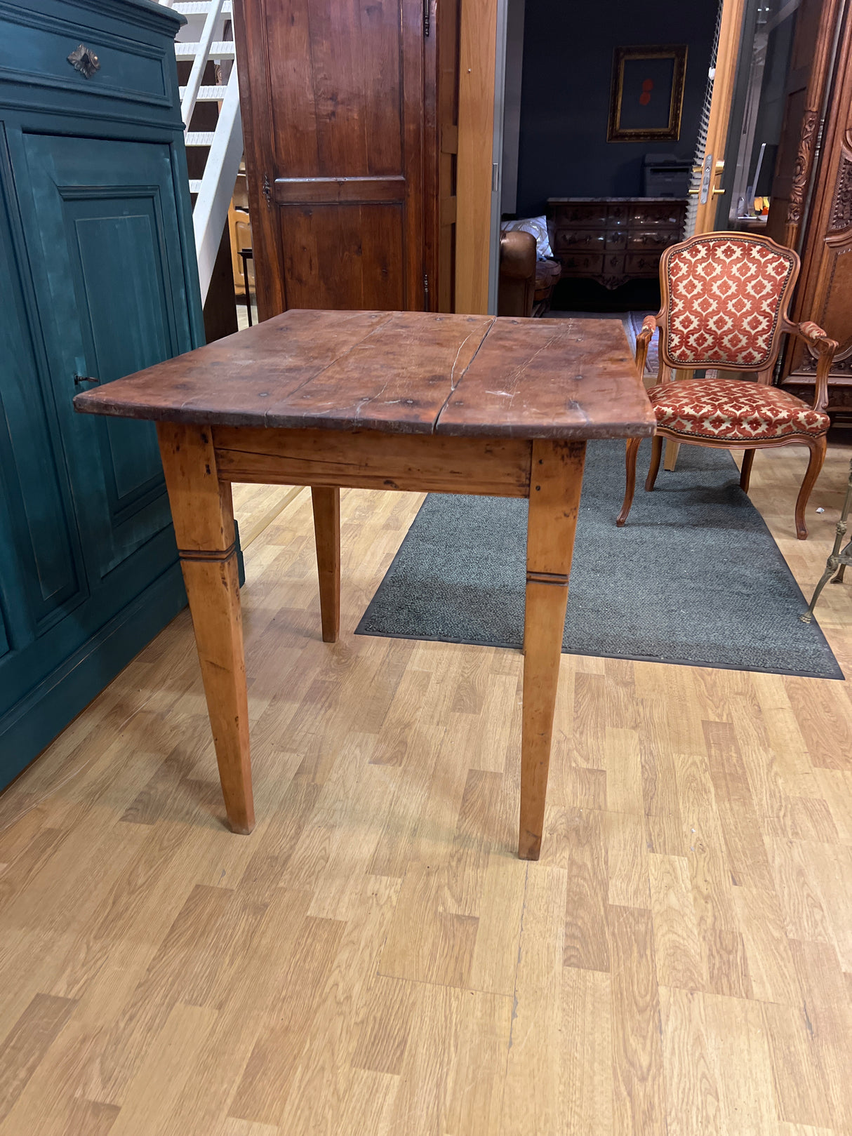 Small table W. 90.5cm, D. 72cm and H. 76cm