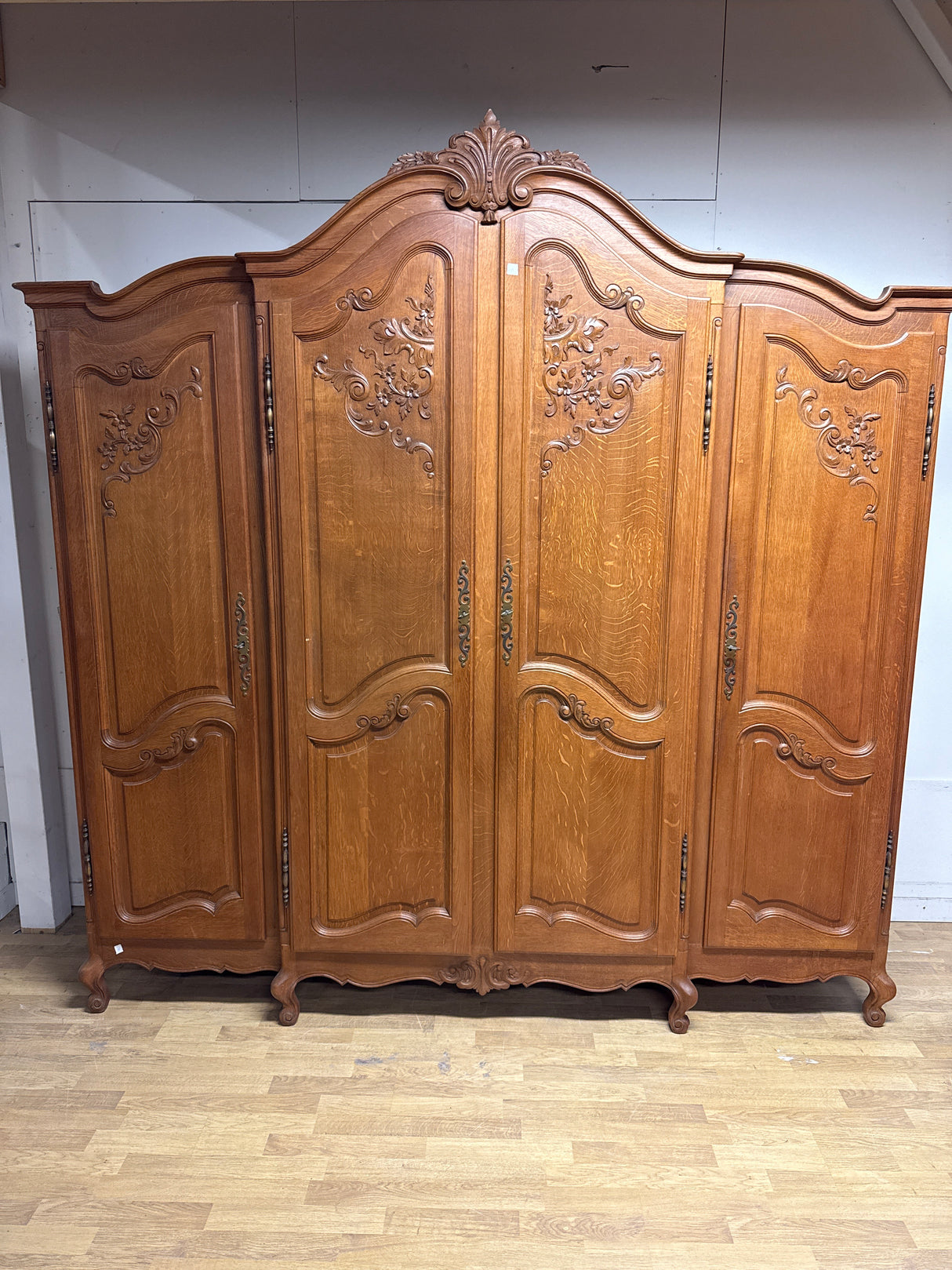 4 ovinen rokokookaappi L.221cm, s,63cm, K.224cm