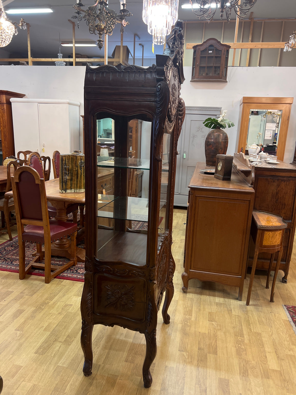 Single-door mahogany display cabinet, W. 67cm, D. 43cm, H. 198.5cm