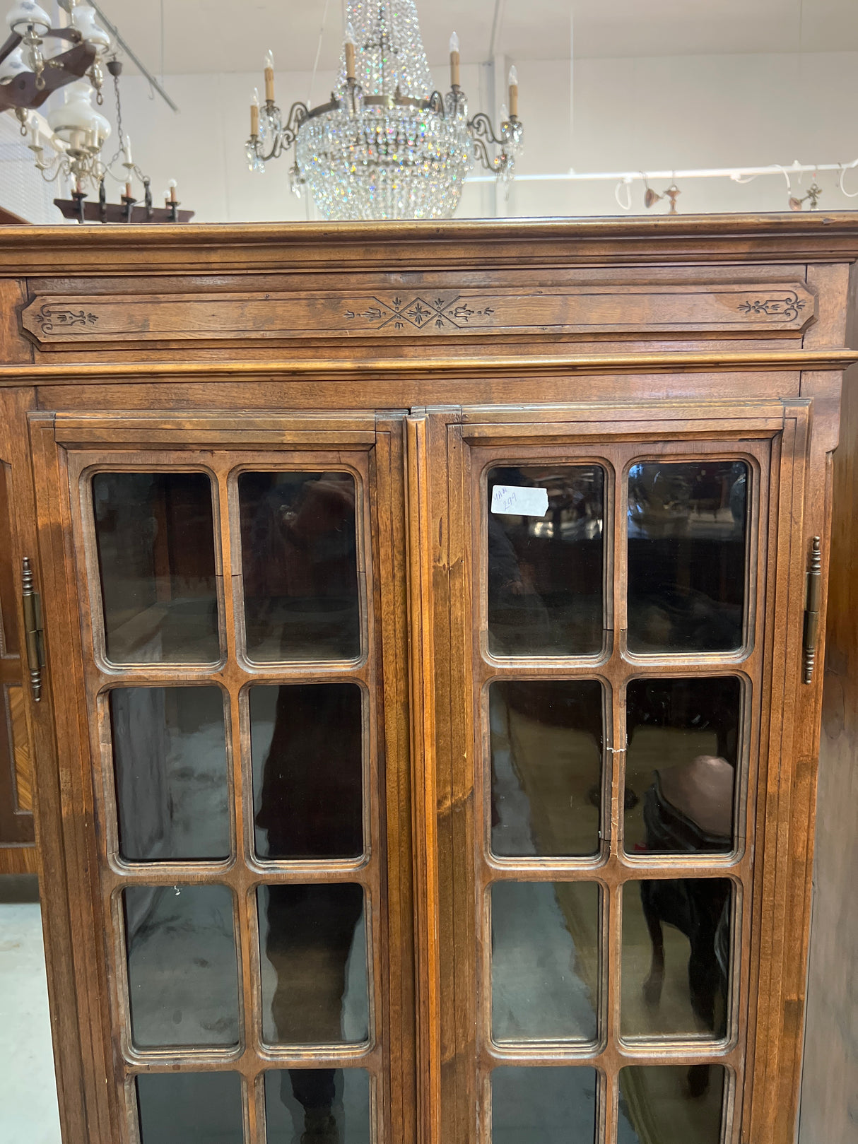 Beautiful small display cabinet L. 73.5cm, D. 38cm, H. 169.5cm